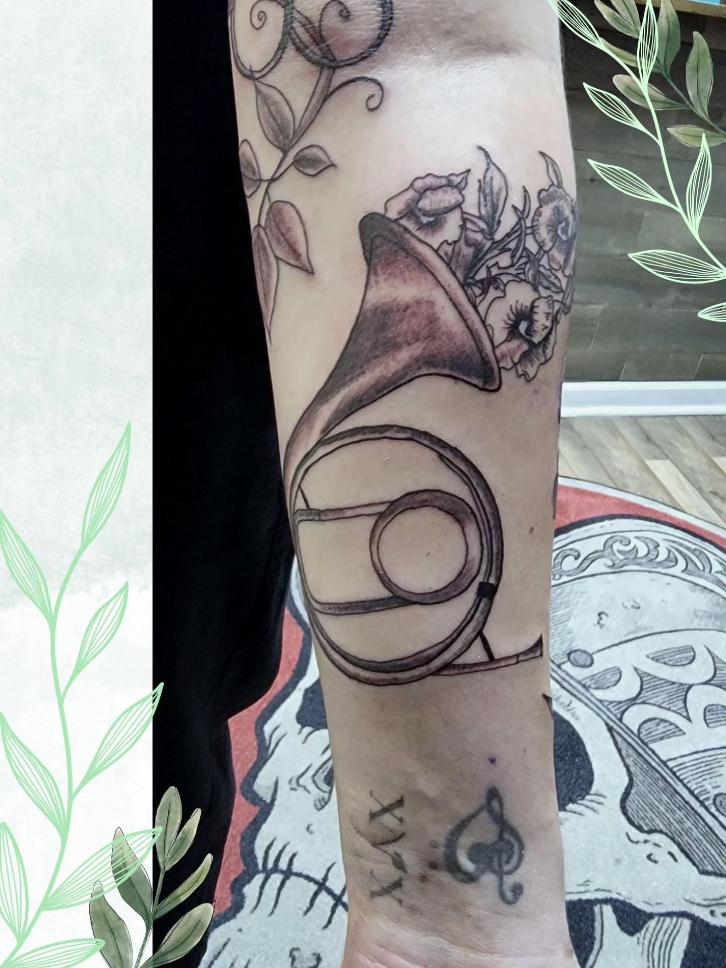 Tattoo by @nadeskatattoos — black_and_grey