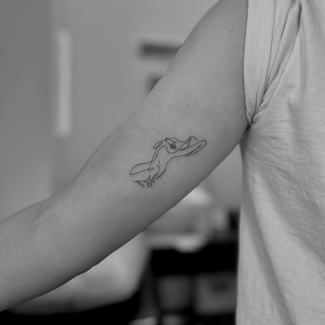 Tattoo by @littleinkliv — fine_line, minimalist