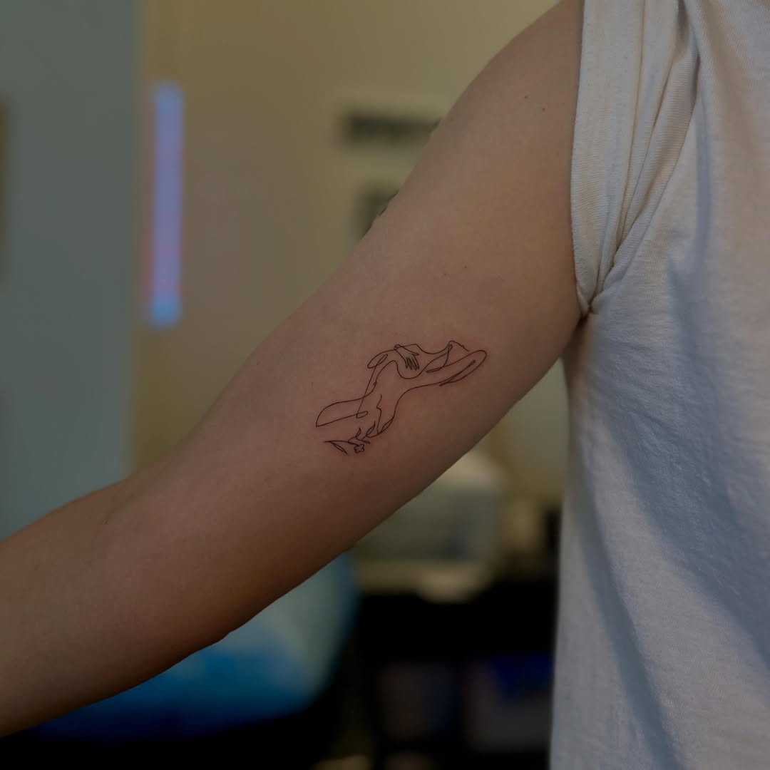 Tattoo by @littleinkliv — fine_line, minimalist