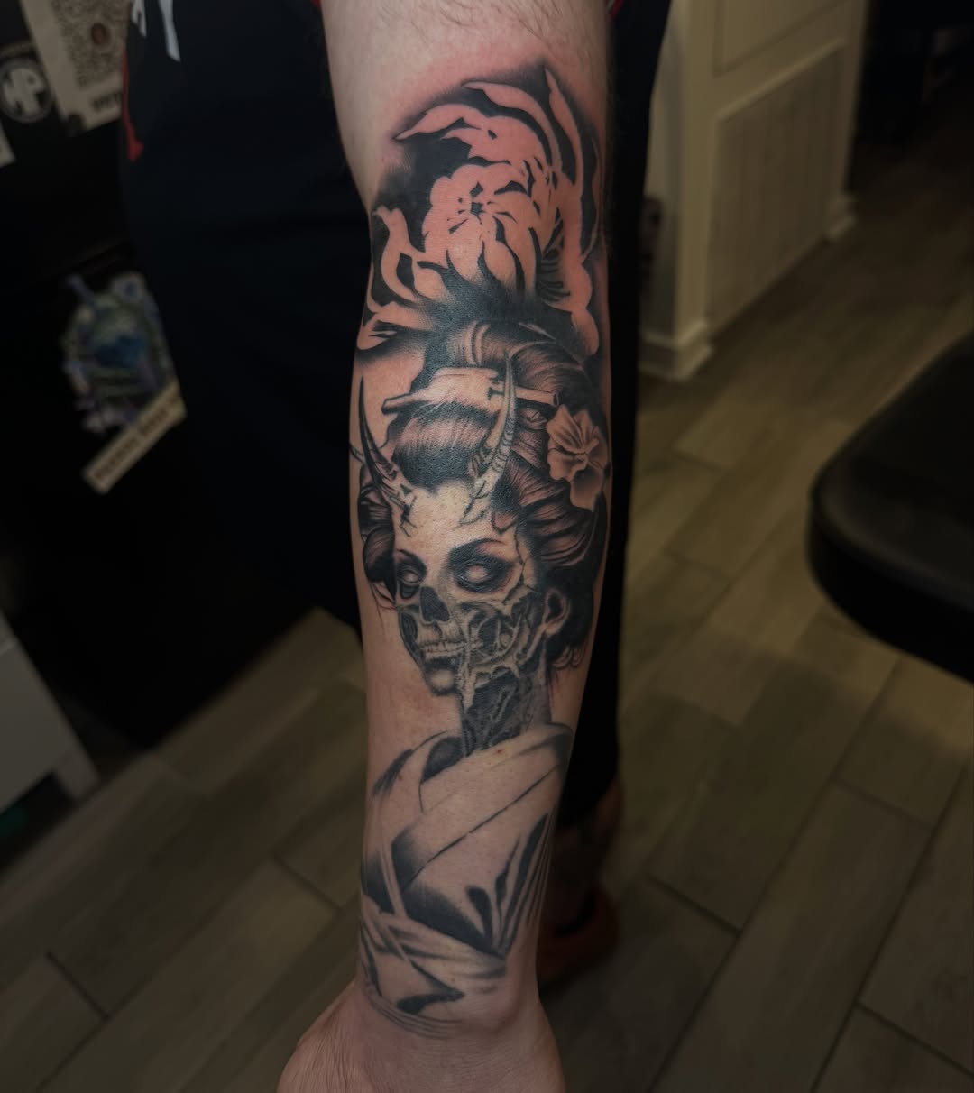 Tattoo by @lizzyinkslinga — black_and_grey, realism