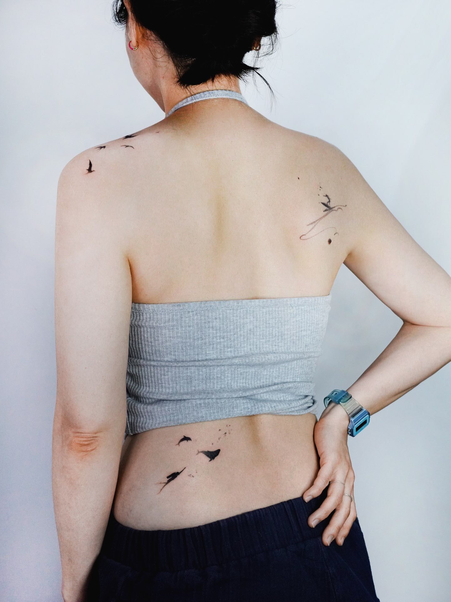 Birds dotwork tattoo on the back by 초현실과 현실 그 사이를 그리다.