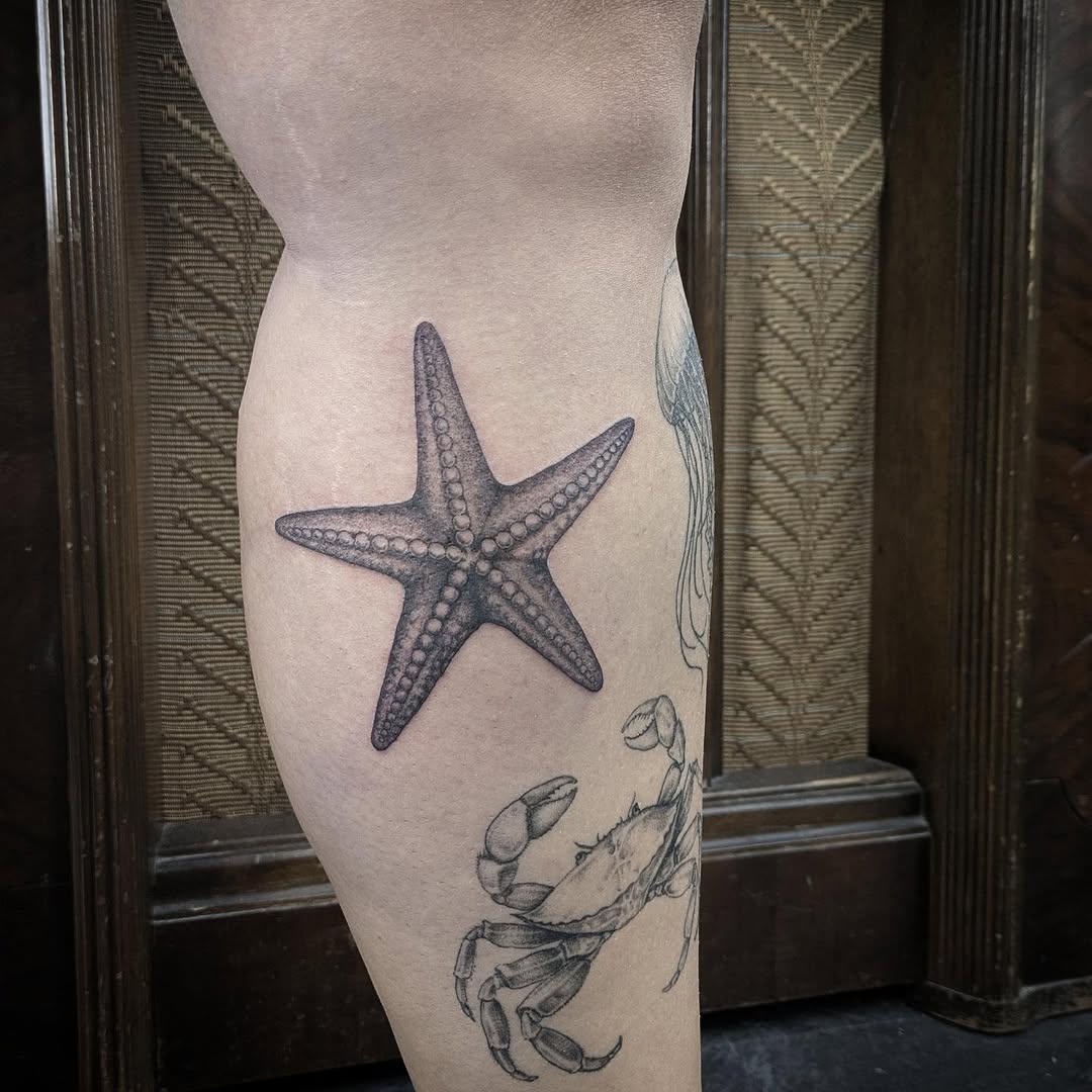 Tattoo by @alizee_tattoo — black_and_grey, realism