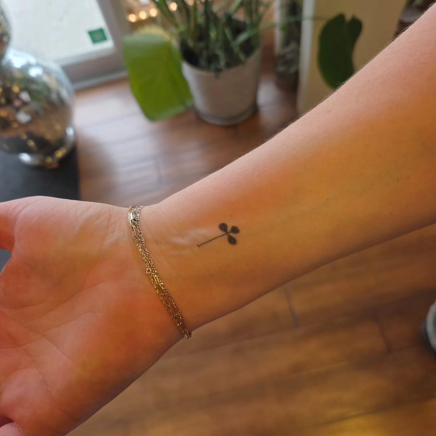 Three-leaf clover minimalist tattoo on the forearm by jules tattoos