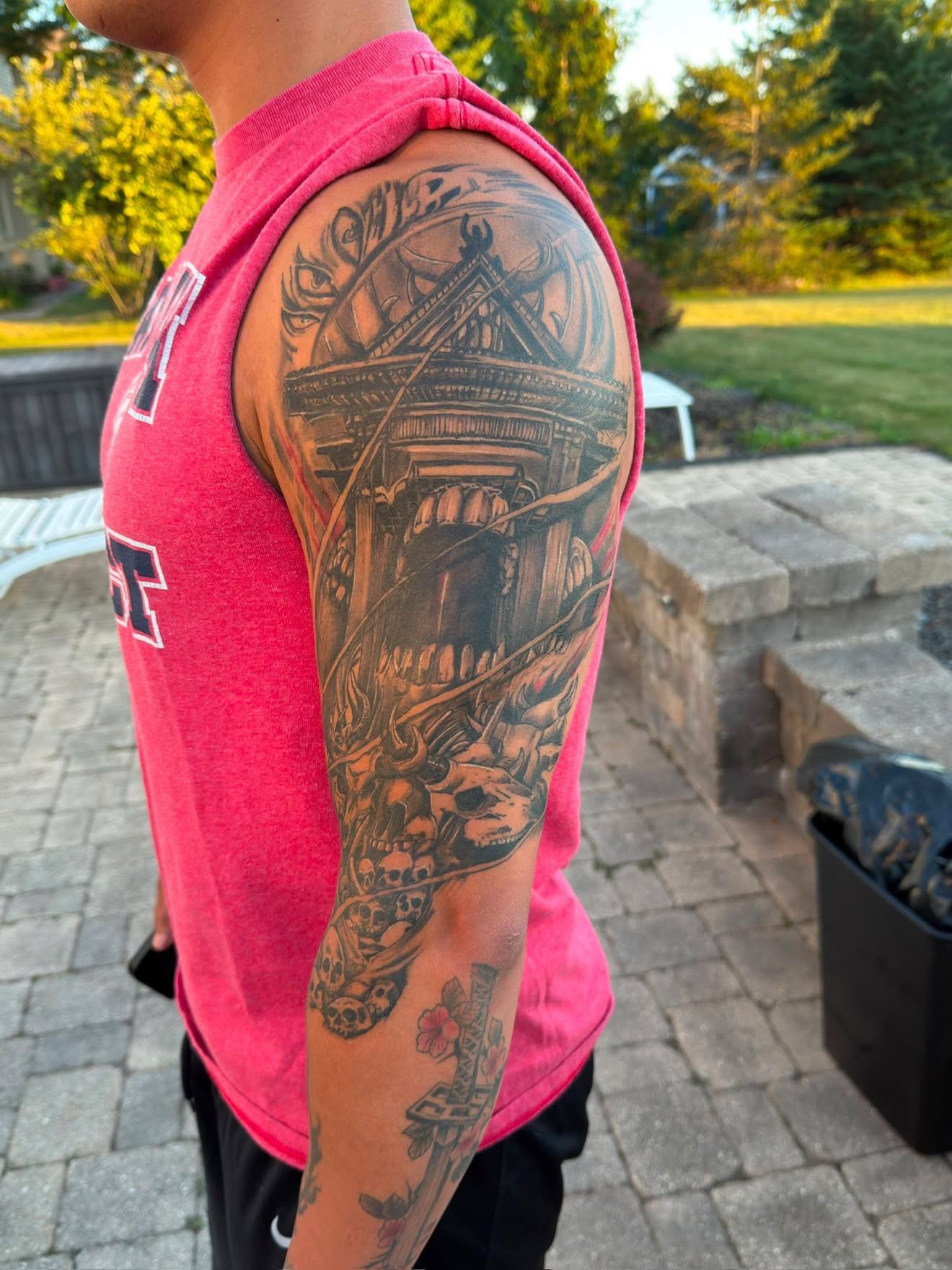 Ship and skull realism tattoo on the upper arm by Daniel Illachek