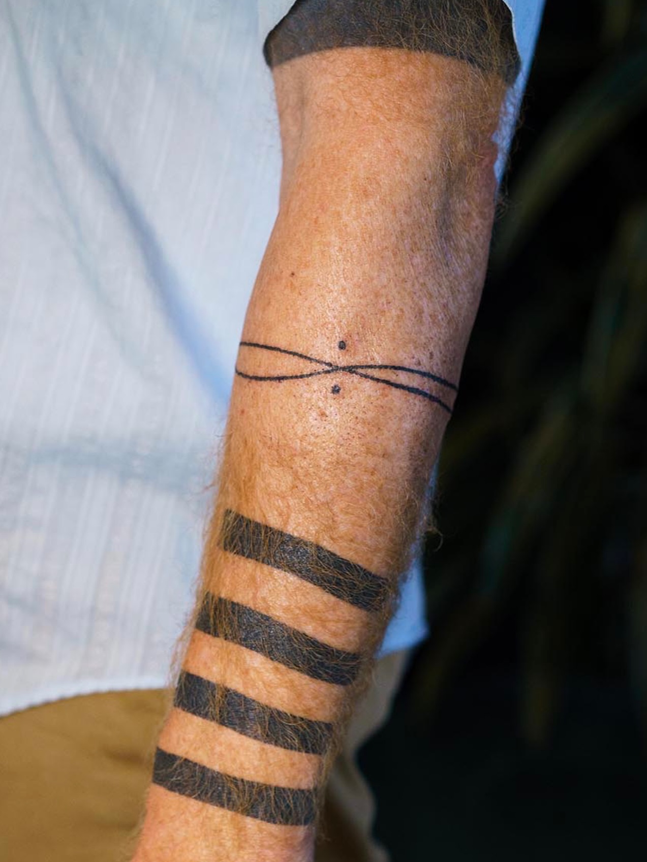 Stripes black and grey tattoo on the forearm by 思Stacy