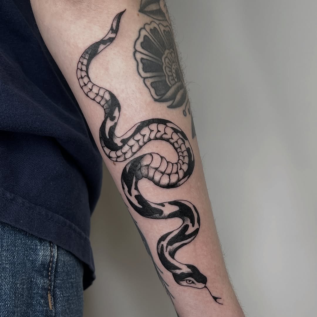 Snake American traditional tattoo on the forearm by Elleree (LRE)