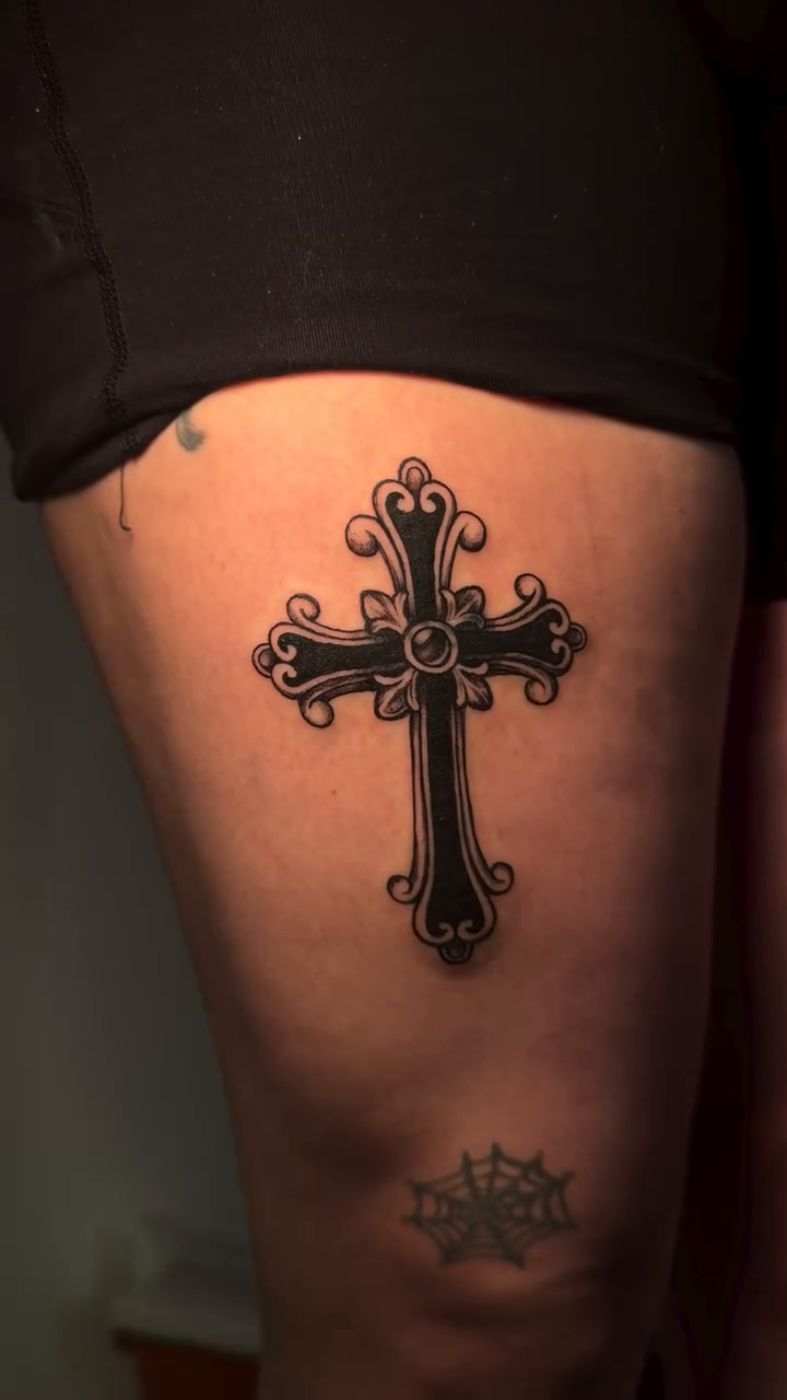 Tattoo by @mollztattooz — black_and_grey, ornamental