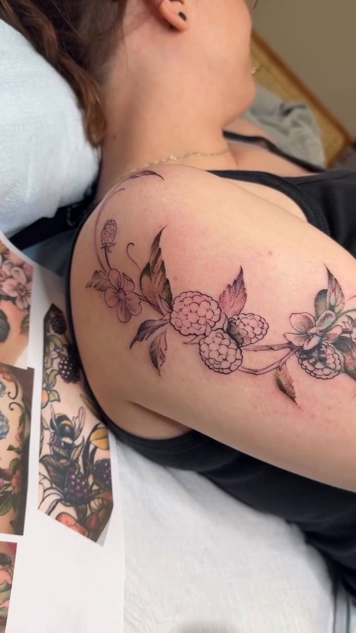Tattoo by @anderstattoo — fine_line, dotwork