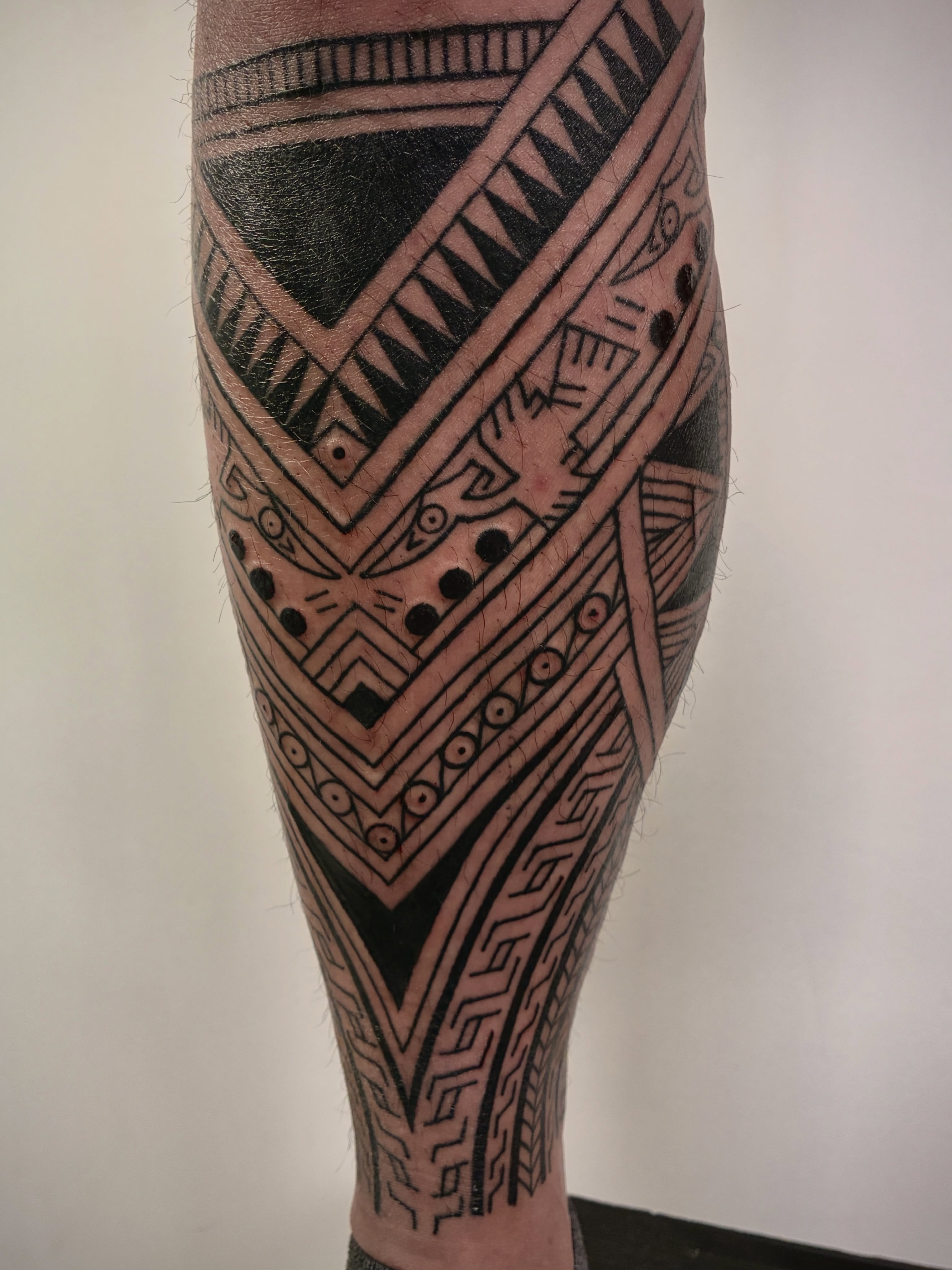 Tribal pattern tribal tattoo on the calf by Dave Rodriguez