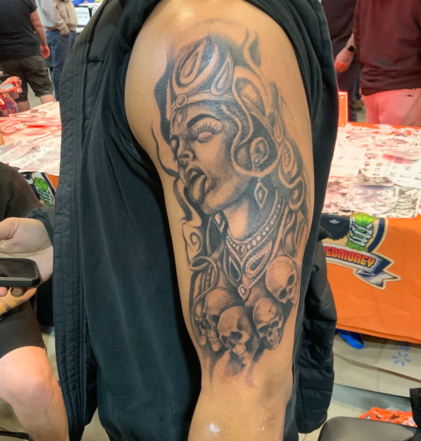 Woman with skulls realism tattoo on the shoulder by Daniel Illachek