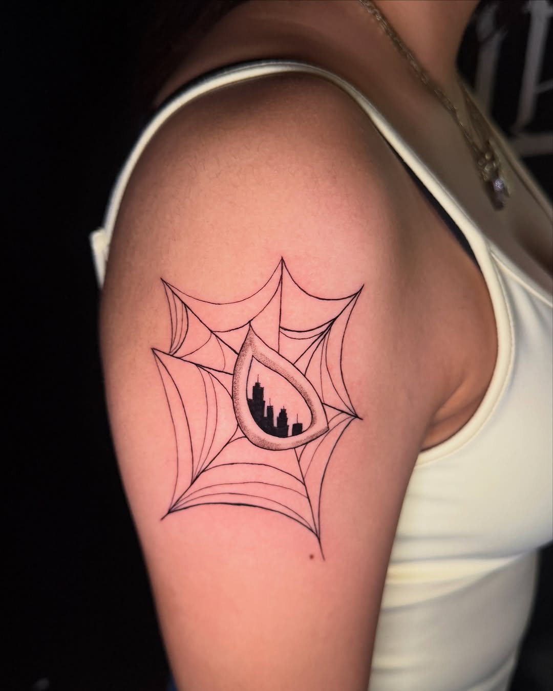 Spider web with city skyline blackwork tattoo on the shoulder by ๐๐ข๐ฃ๐ฑ ๐๐ฆ๐ฑ๐ฌ ๐๏ธ