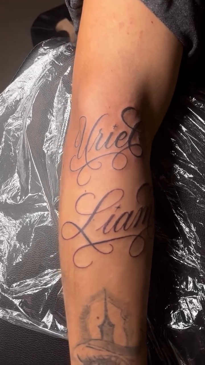 Names lettering script tattoo by Las Vegas Tattoo Artist ๐ฒโ๏ธ