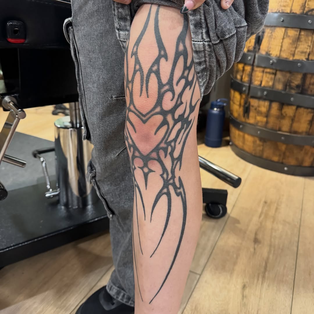 Tattoo by @larrylovestattoos โ tribal