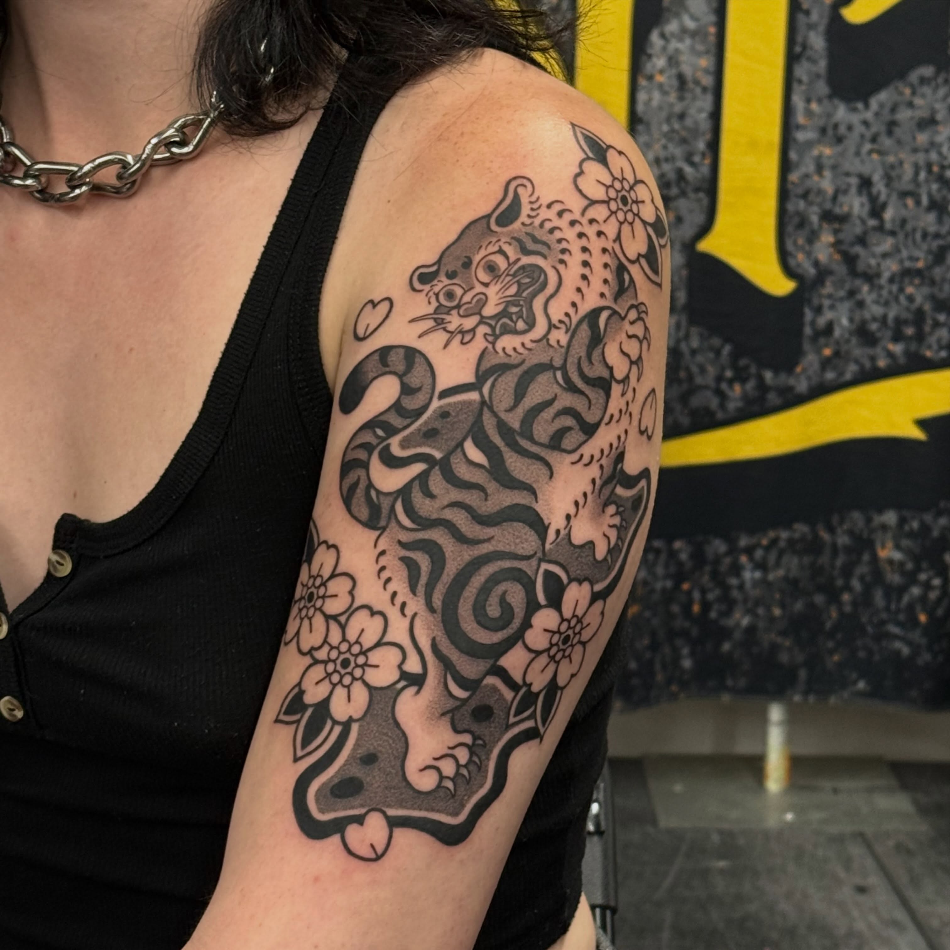 Tiger and flowers japanese irezumi tattoo on the upper arm by seattle tattoo artist
