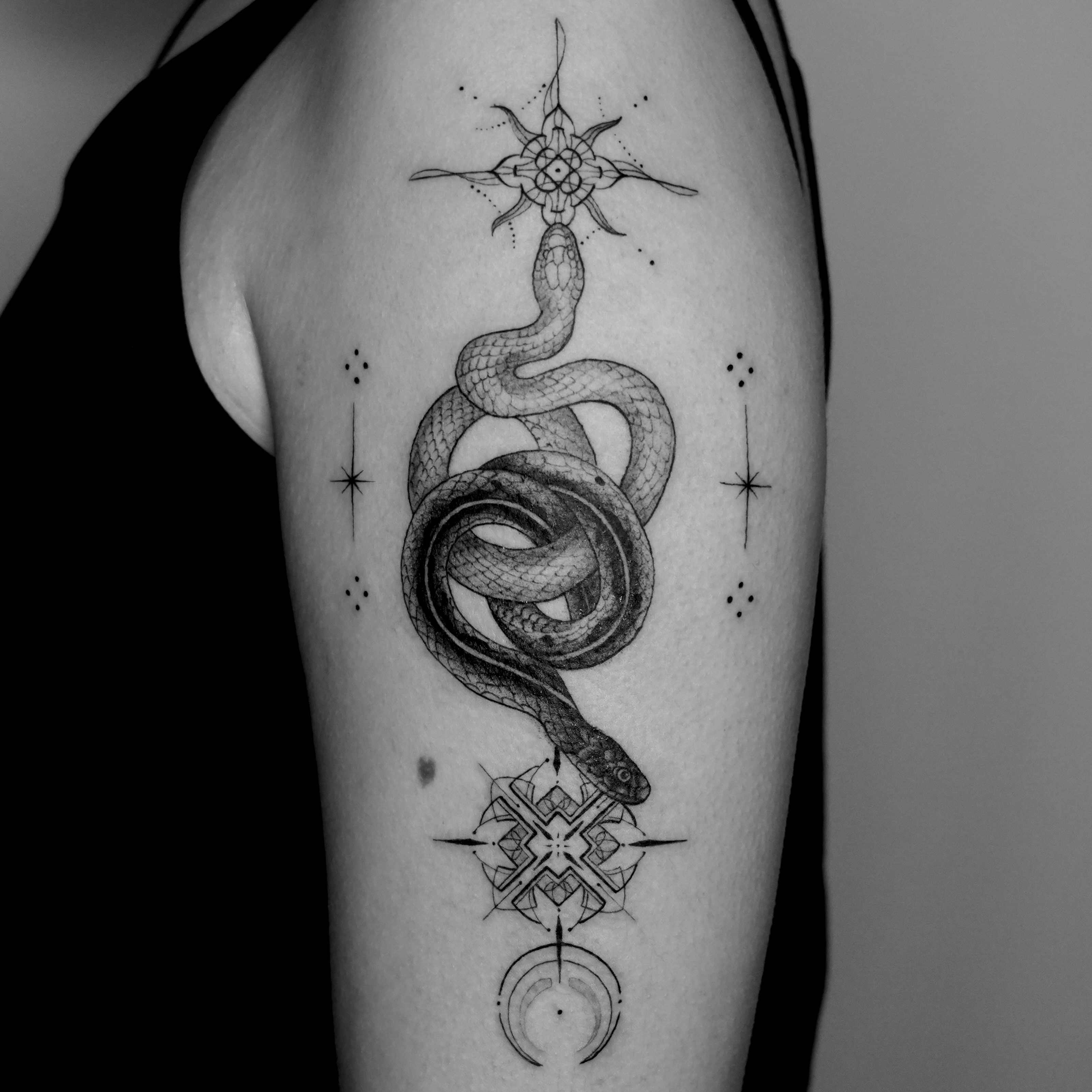 Tattoo by @h_proletter_ttt — black_and_grey, geometric
