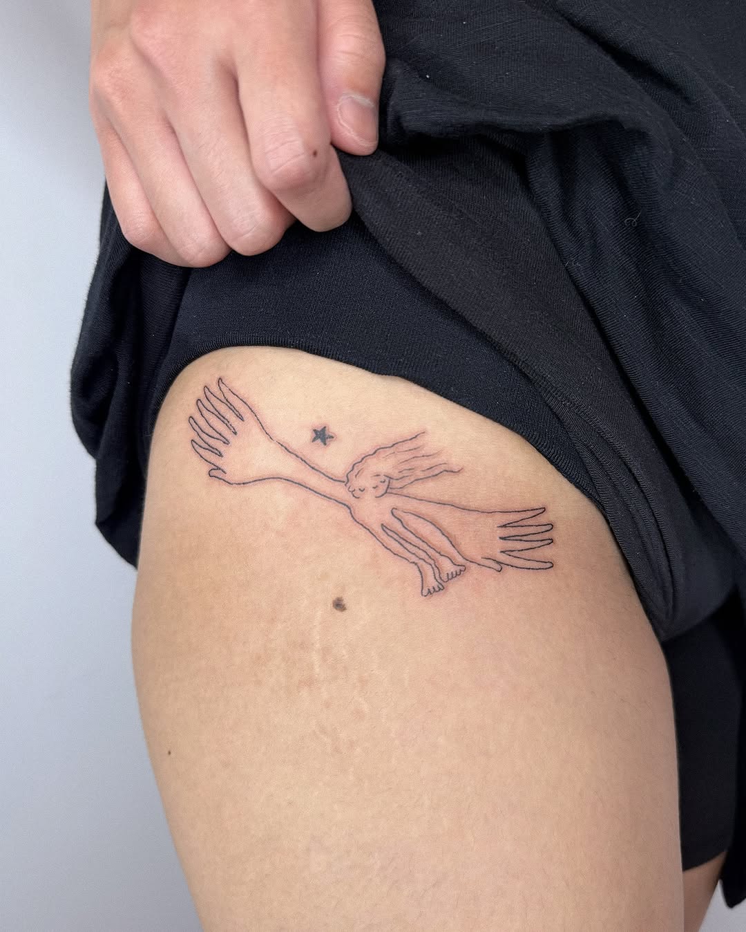 Tattoo by @____e_d_e_n____ — fine_line, minimalist