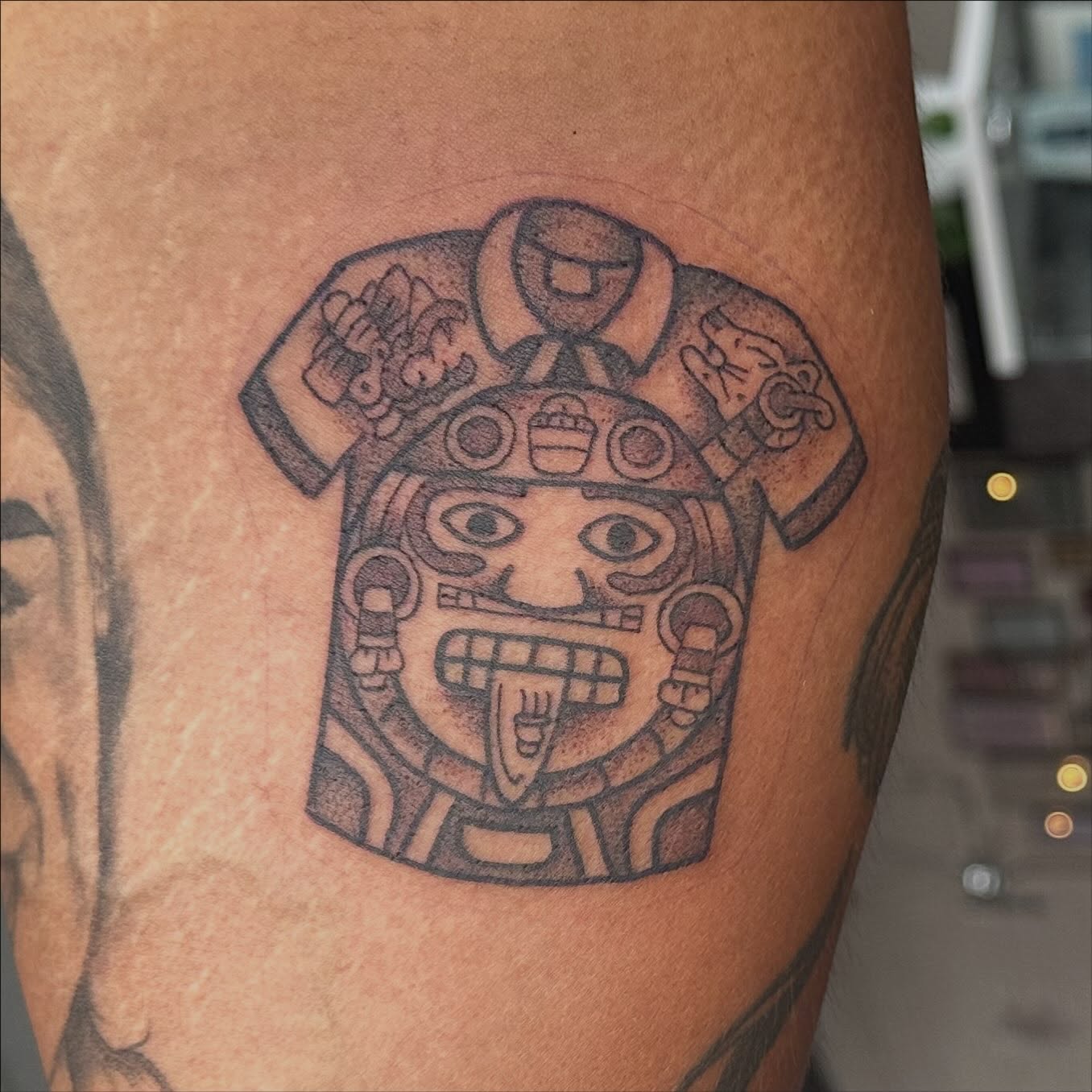 Tattoo by @hannahmoon.tattoos — black_and_grey