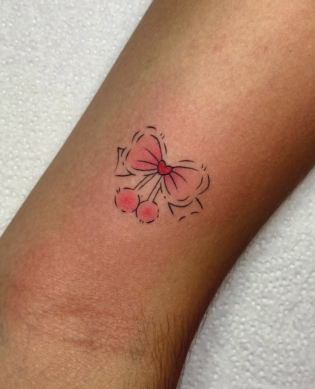 Tattoo by @baka_notgonnahurtyou — fine_line, minimalist