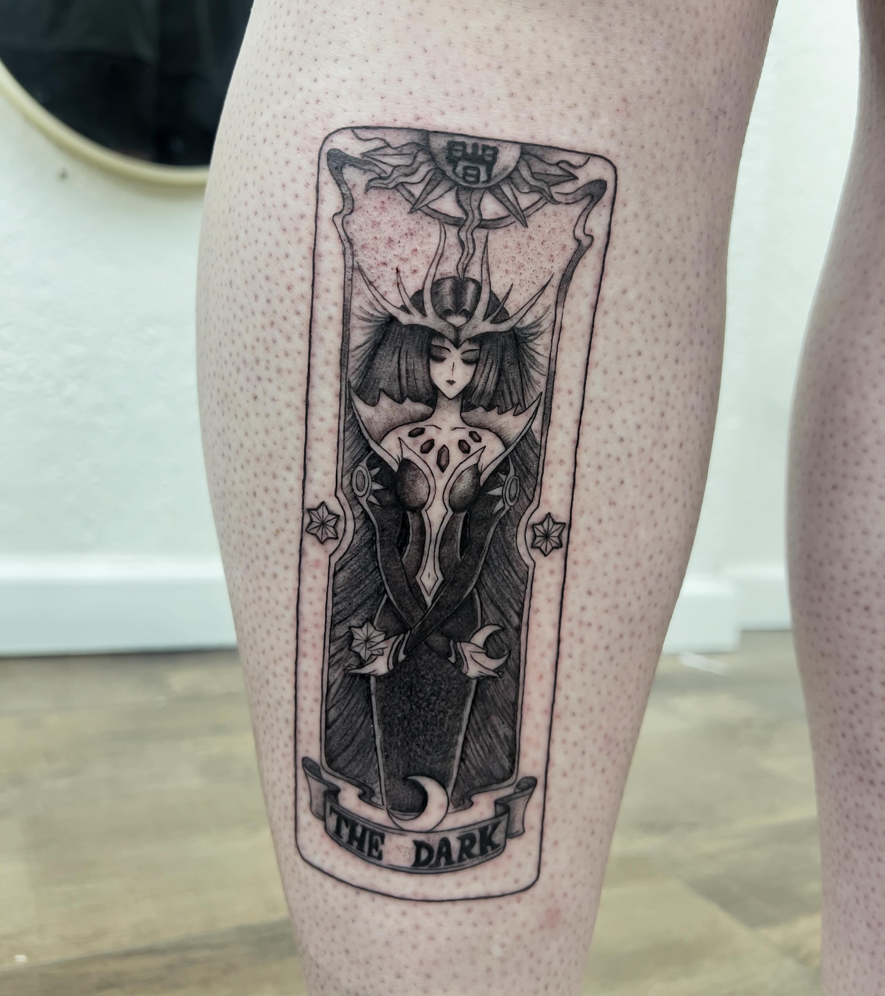 The dark dotwork tattoo on the calf by Diana García