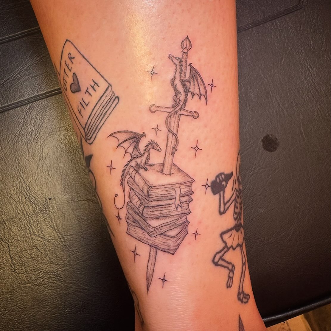 Tattoo by @evolveink.tattoos — black_and_grey, dotwork
