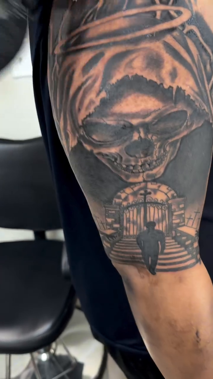 Tattoo by @i_am_tattoo — black_and_grey, realism