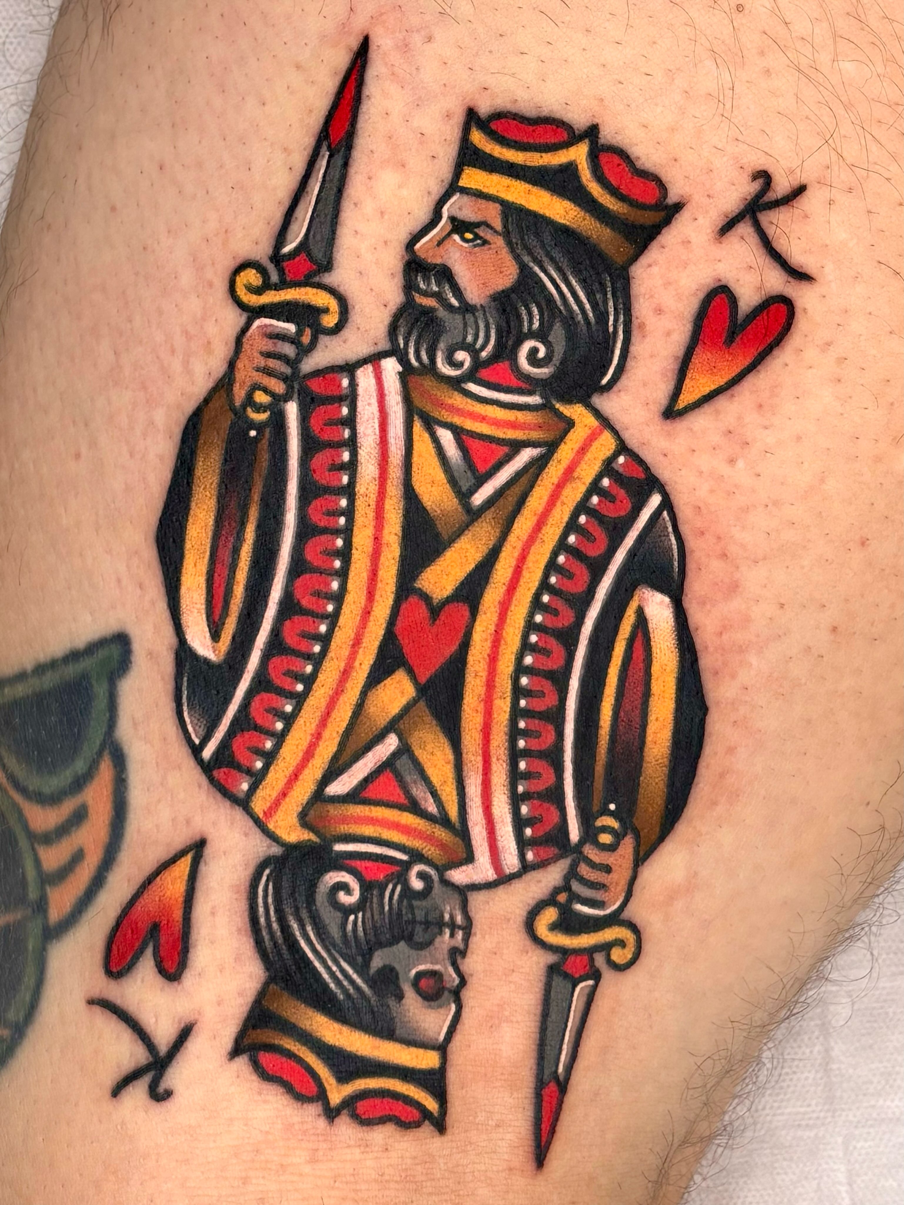 King of hearts American traditional tattoo on the thigh by 부산타투