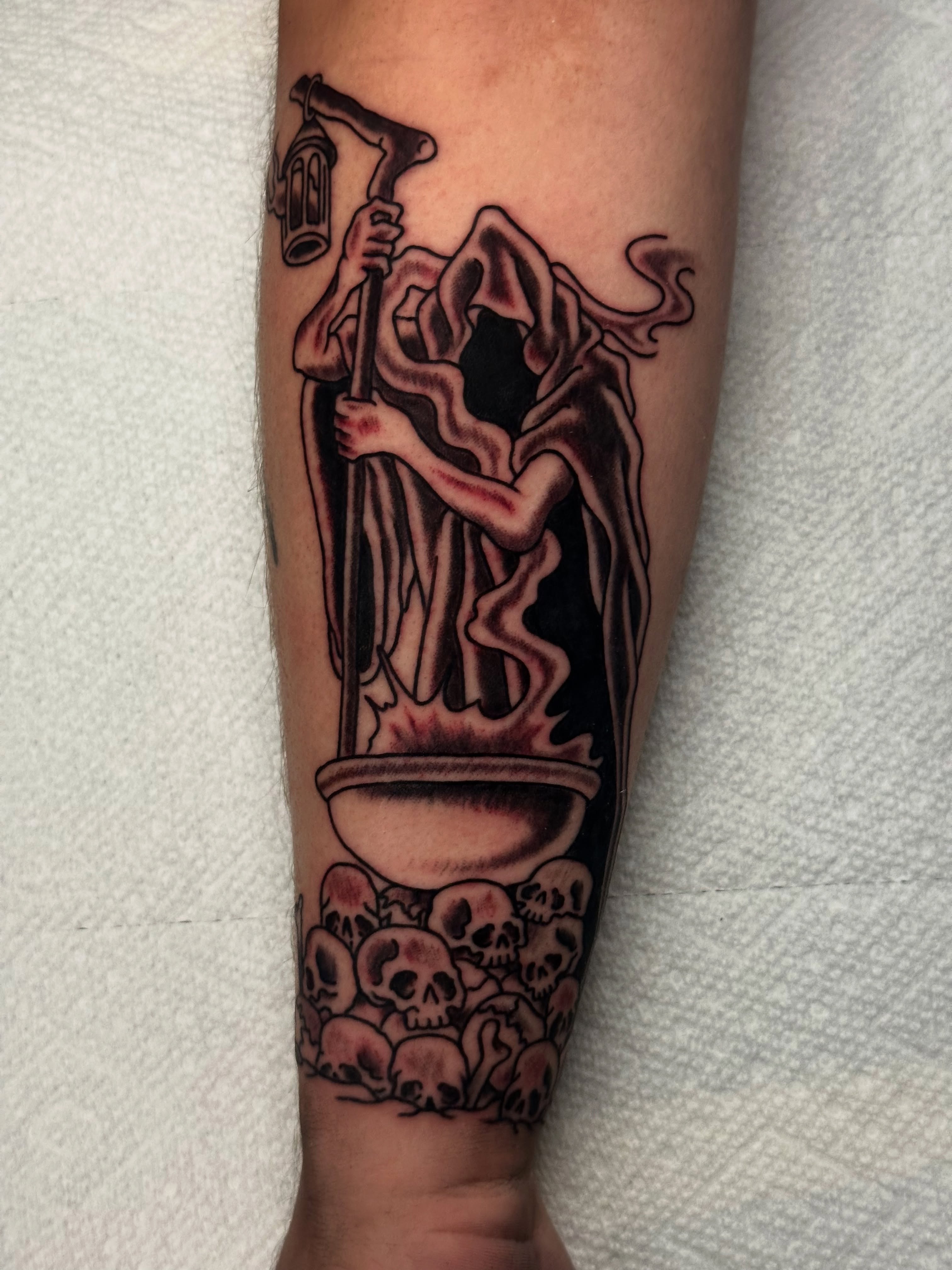 Grim reaper black and grey tattoo on the forearm by 🕸🎚 𝑺𝑨𝑵𝑻𝑰 𝑺𝑬𝑽𝑬𝑵𝑺 🎚🕸🇫🇯