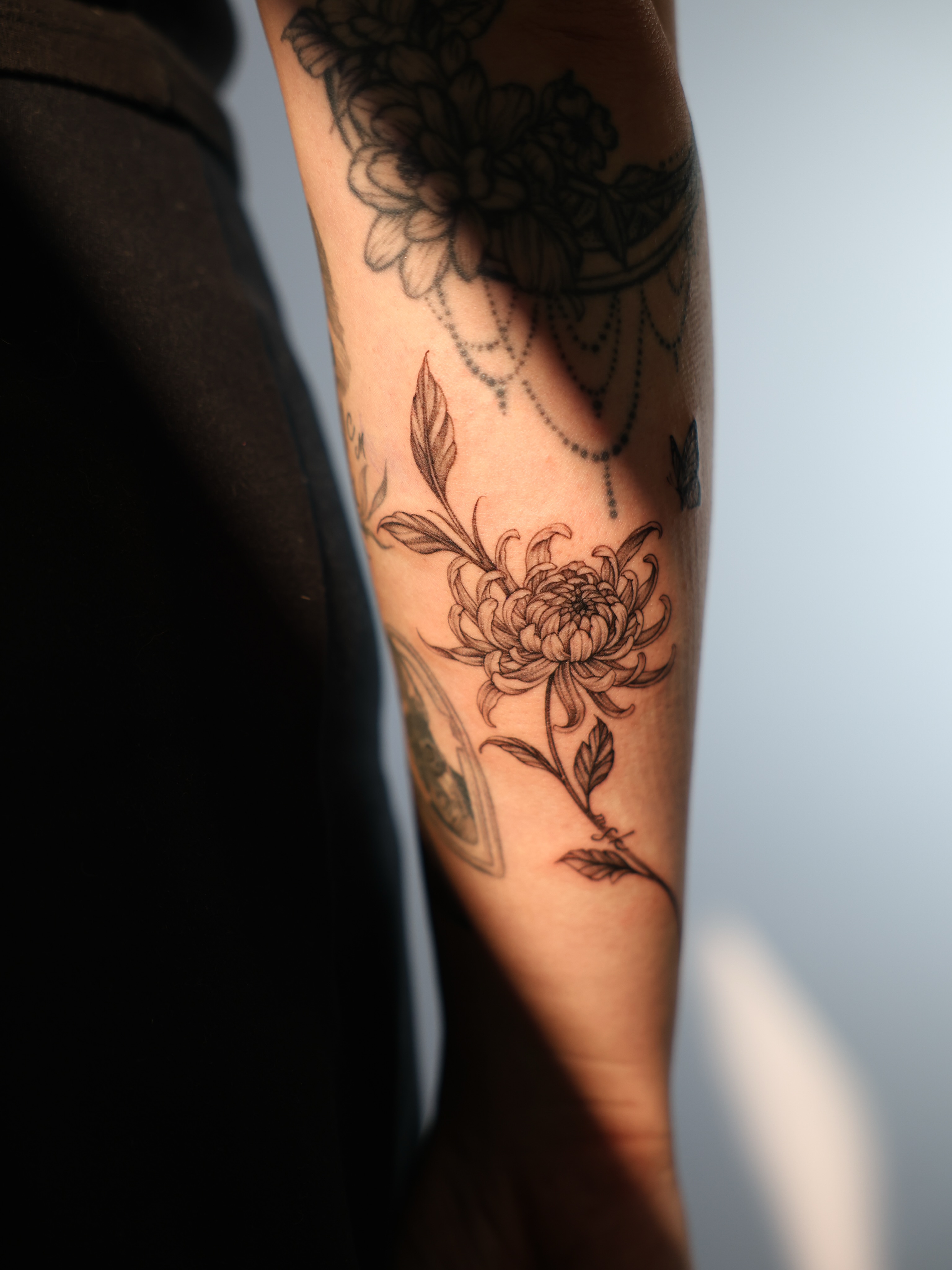 Tattoo by @fckthetinytattooer — black_and_grey