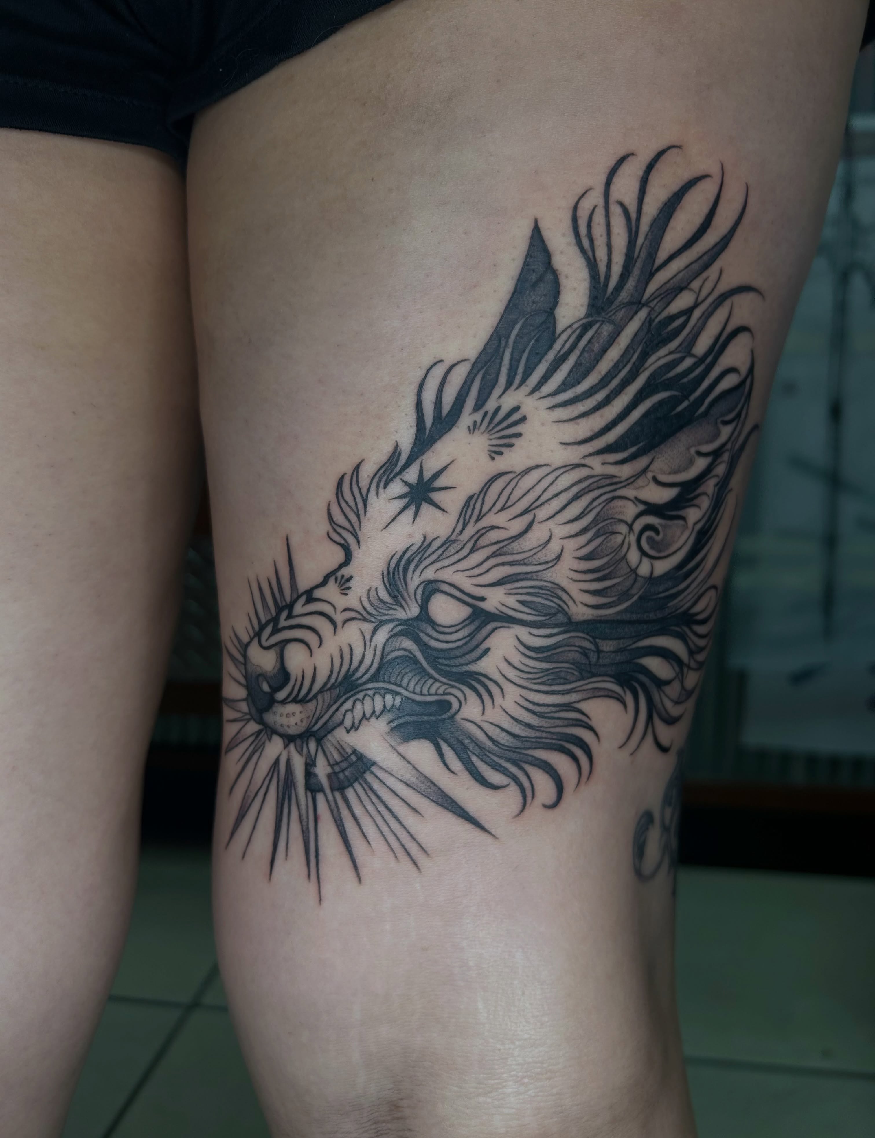 Lion black and grey tattoo on the thigh by Magnus