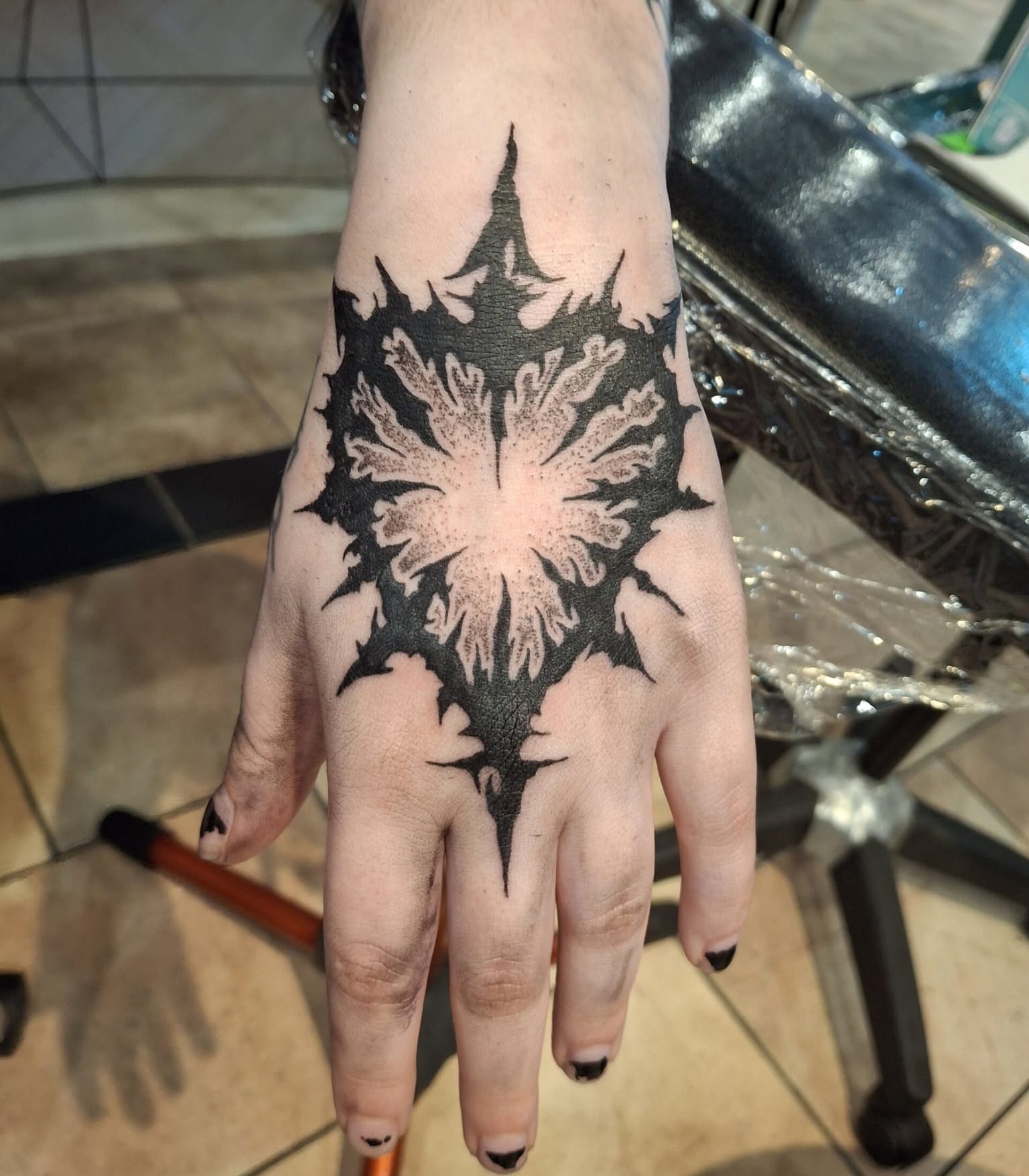 Tattoo by @artisanbodypiercingandtattoo — black_and_grey, geometric