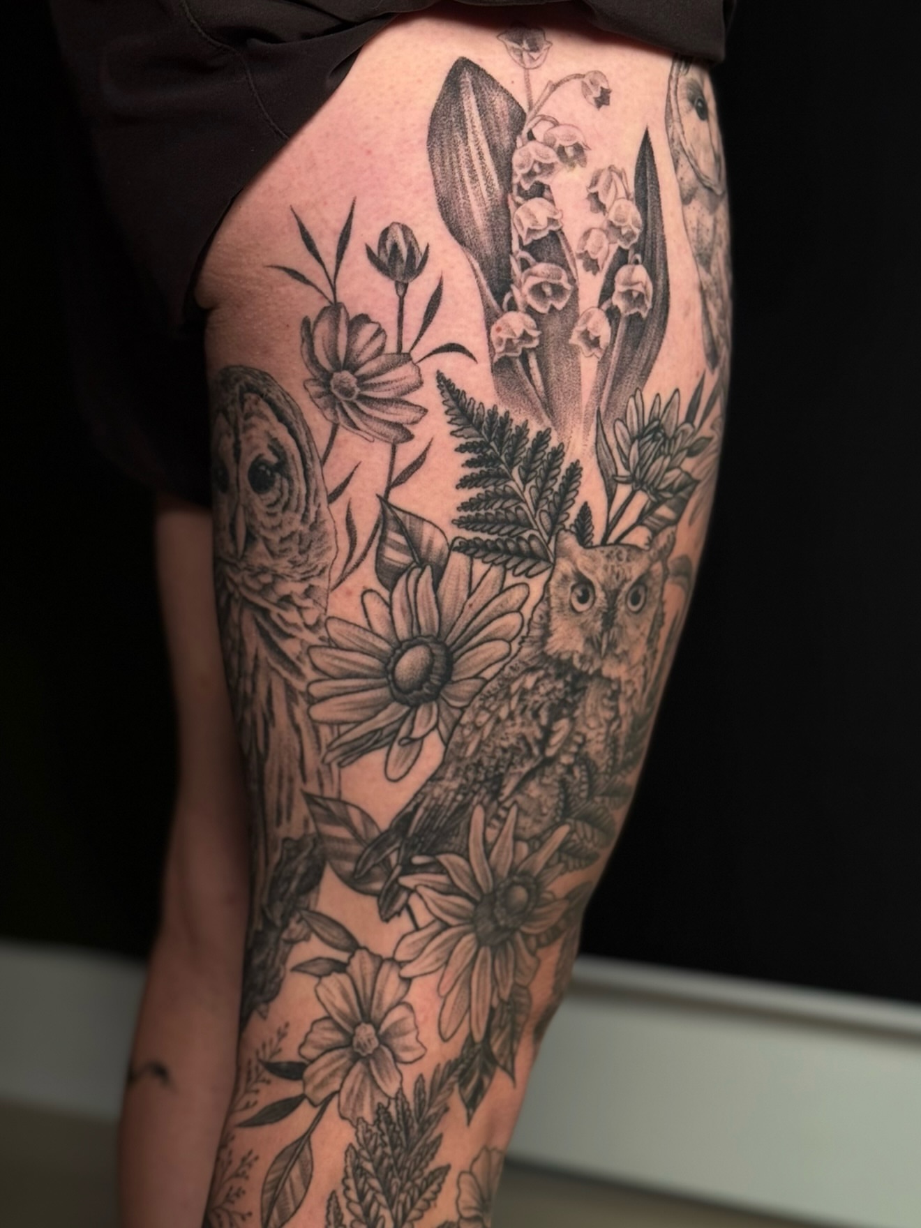 Floral and owl realism tattoo on the thigh by Alyssa Fazzino ⟡ CT Tattoo Artist, Rocky Hill, Connecticut