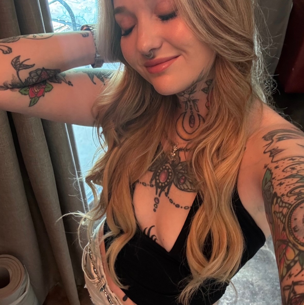 Neckpiece American traditional tattoo on the neck by 🔥Zoë Zahasky Tattoos🔥