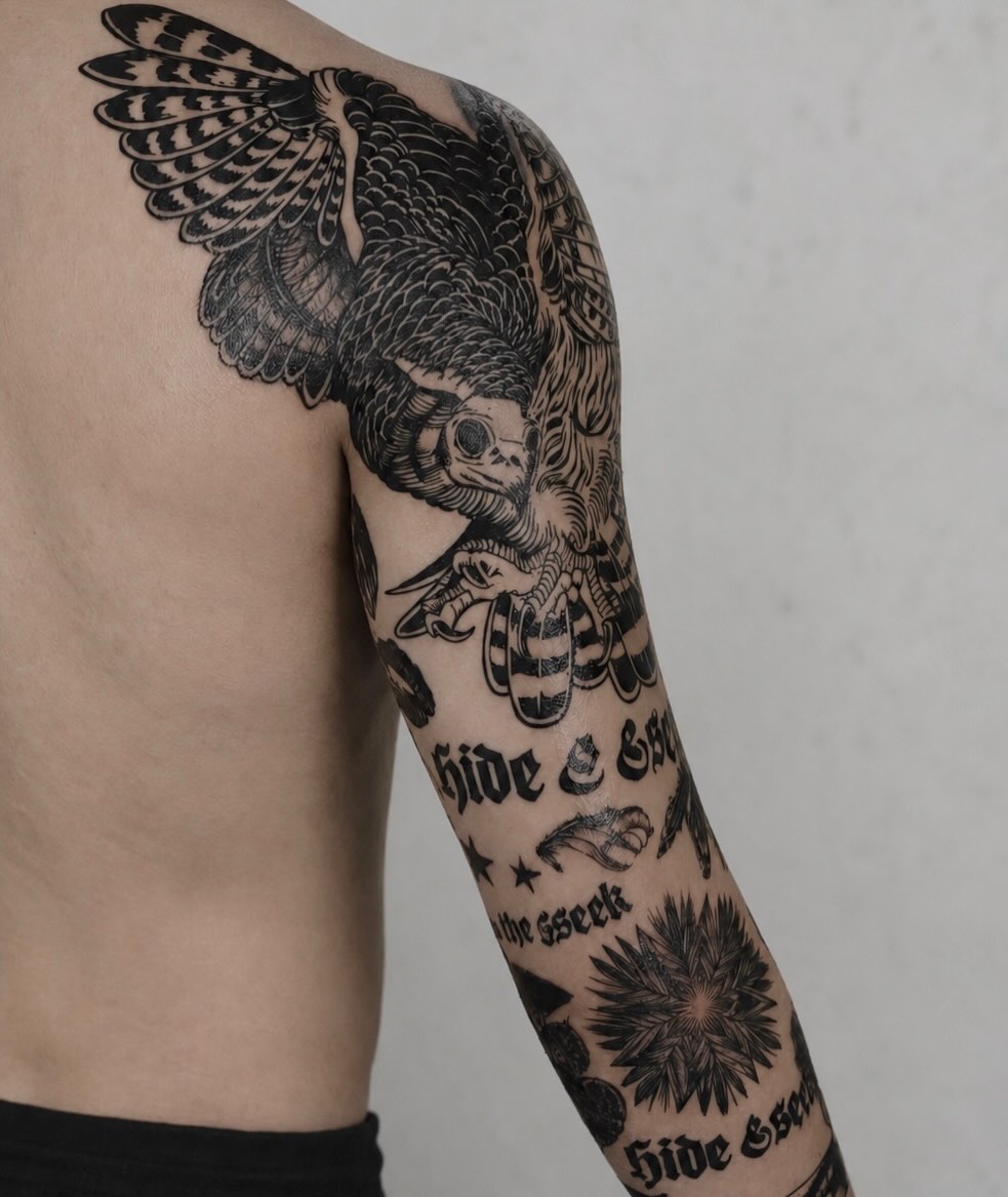 Eagle black and grey tattoo on the upper arm by Koreatattoo Seoultattoo hongdaetattoo 서울타투