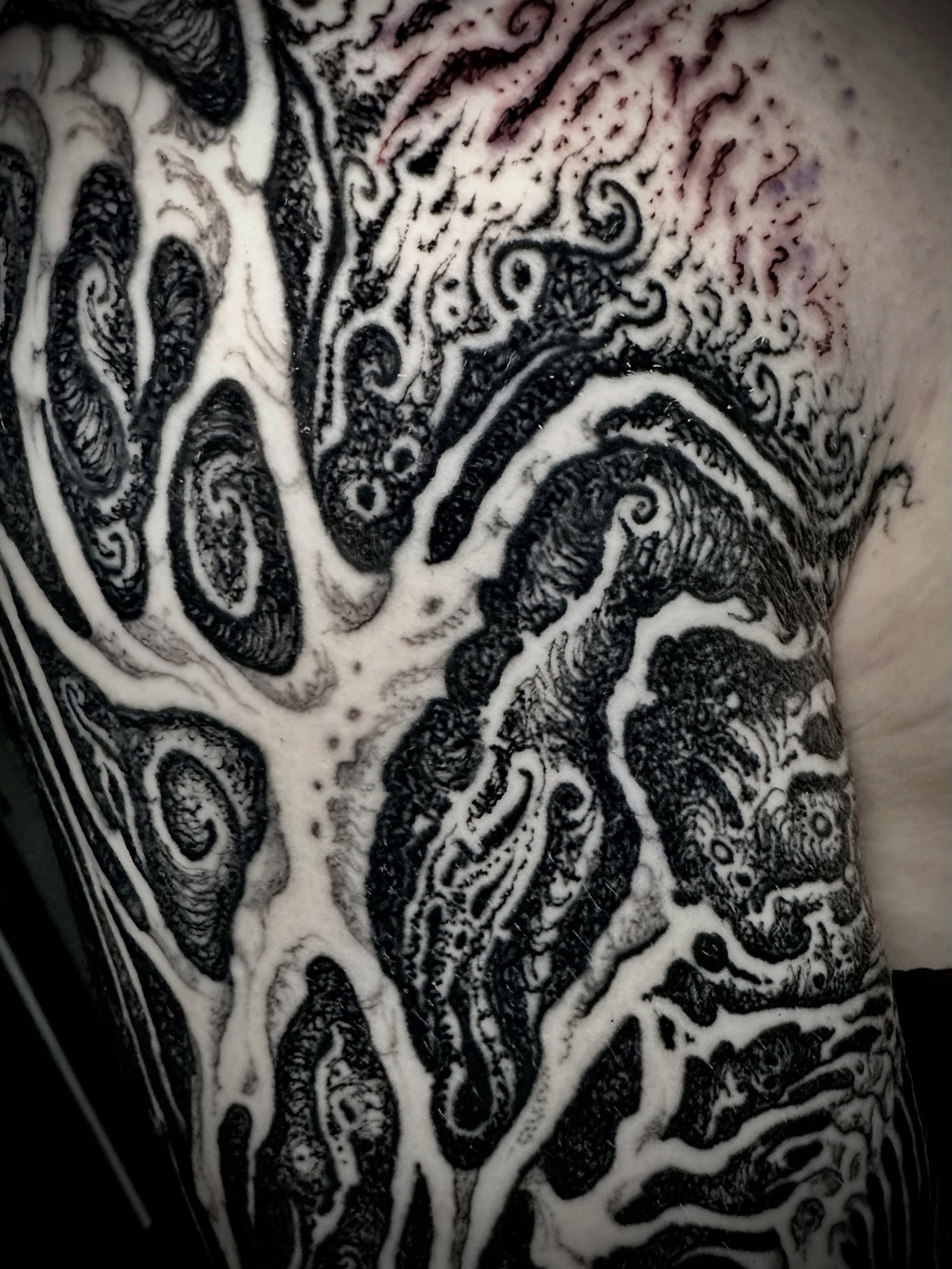 Abstract organic pattern dotwork tattoo on the shoulder by Noah Durany