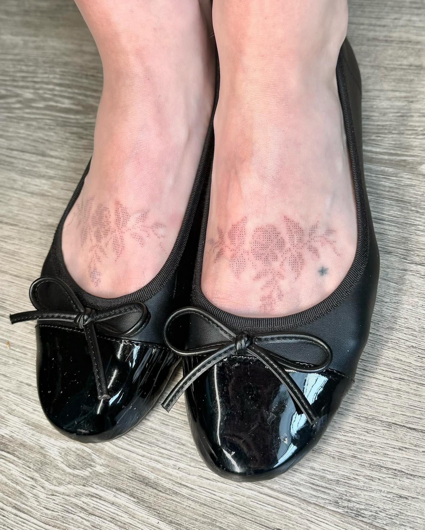 Floral pattern black and grey tattoo on the foot by GG ๐ธ