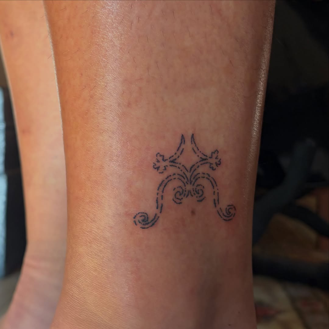 Scrollwork ornamental tattoo on the forearm by kari