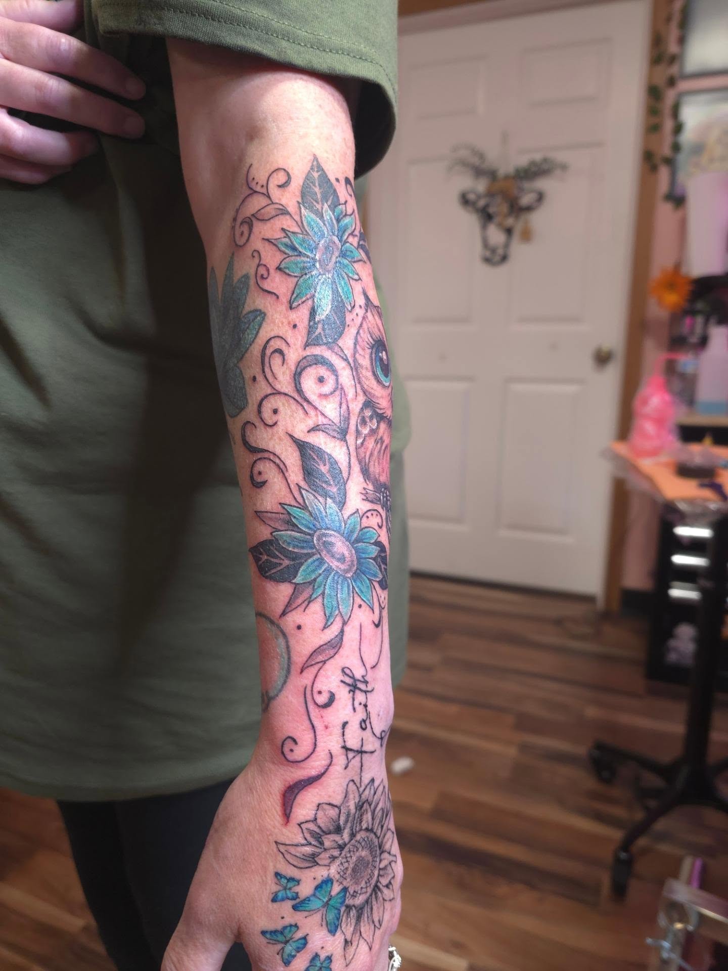 Tattoo by @kennedy_novella — dotwork, new_school