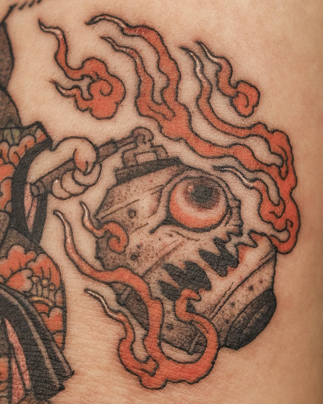 Eye with tentacles American traditional tattoo on the thigh by 홍대타투