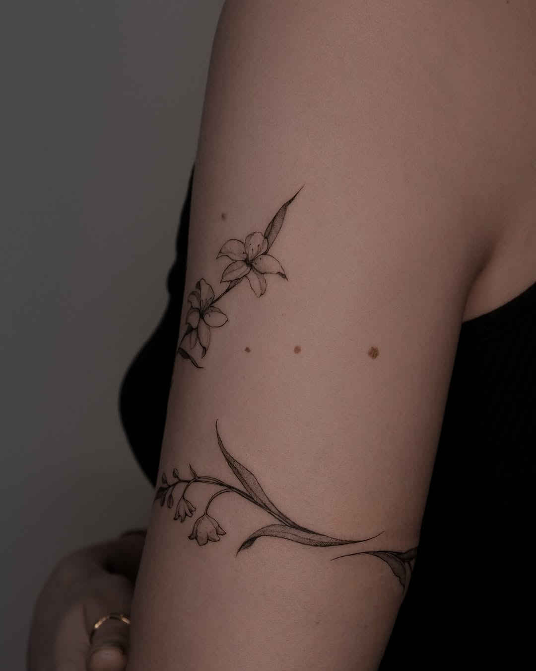 Tattoo by @ezzeink — fine_line, black_and_grey