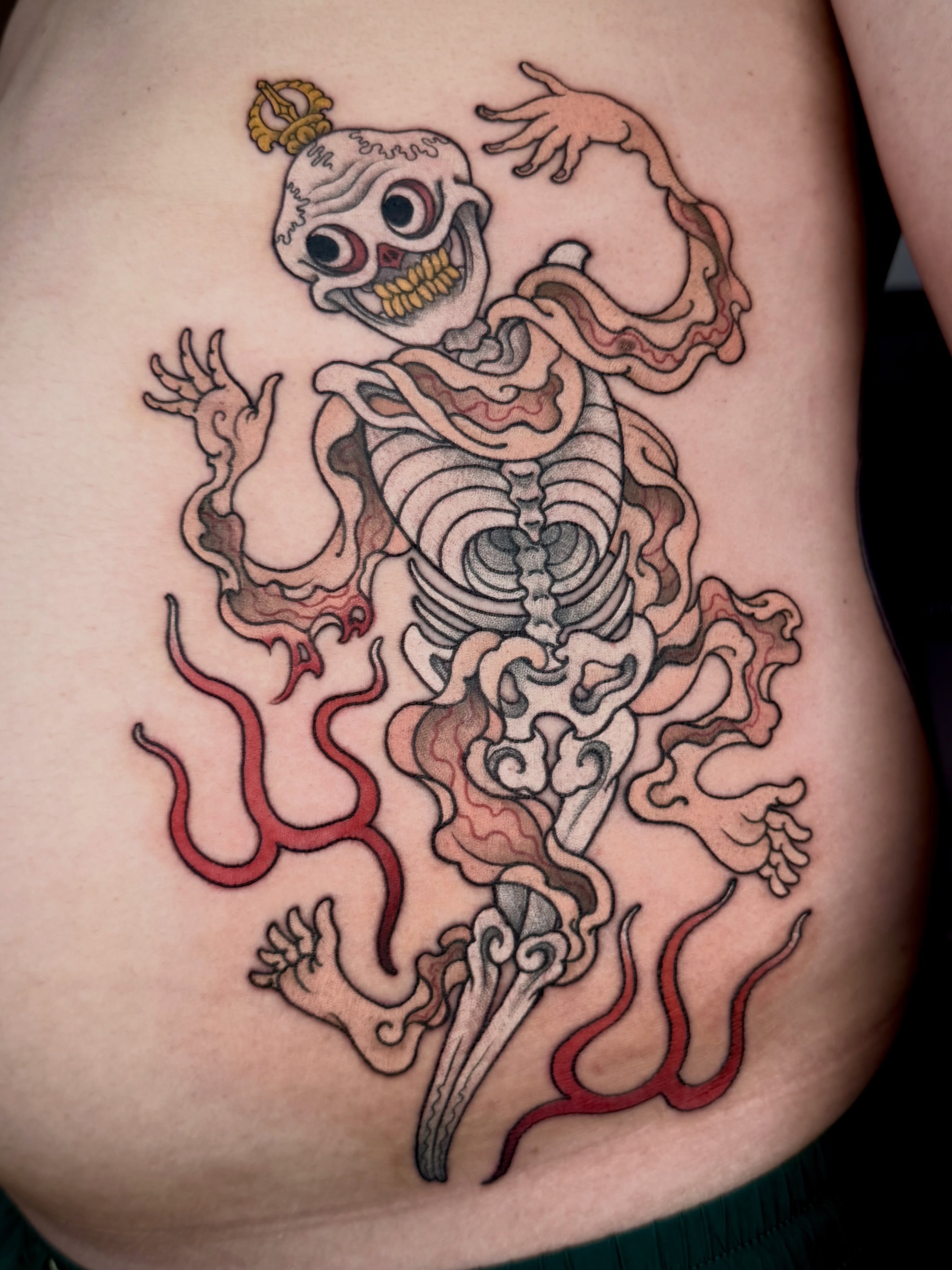 Skeleton with smoke japanese irezumi tattoo on the ribs by Scienz 九卦刺青