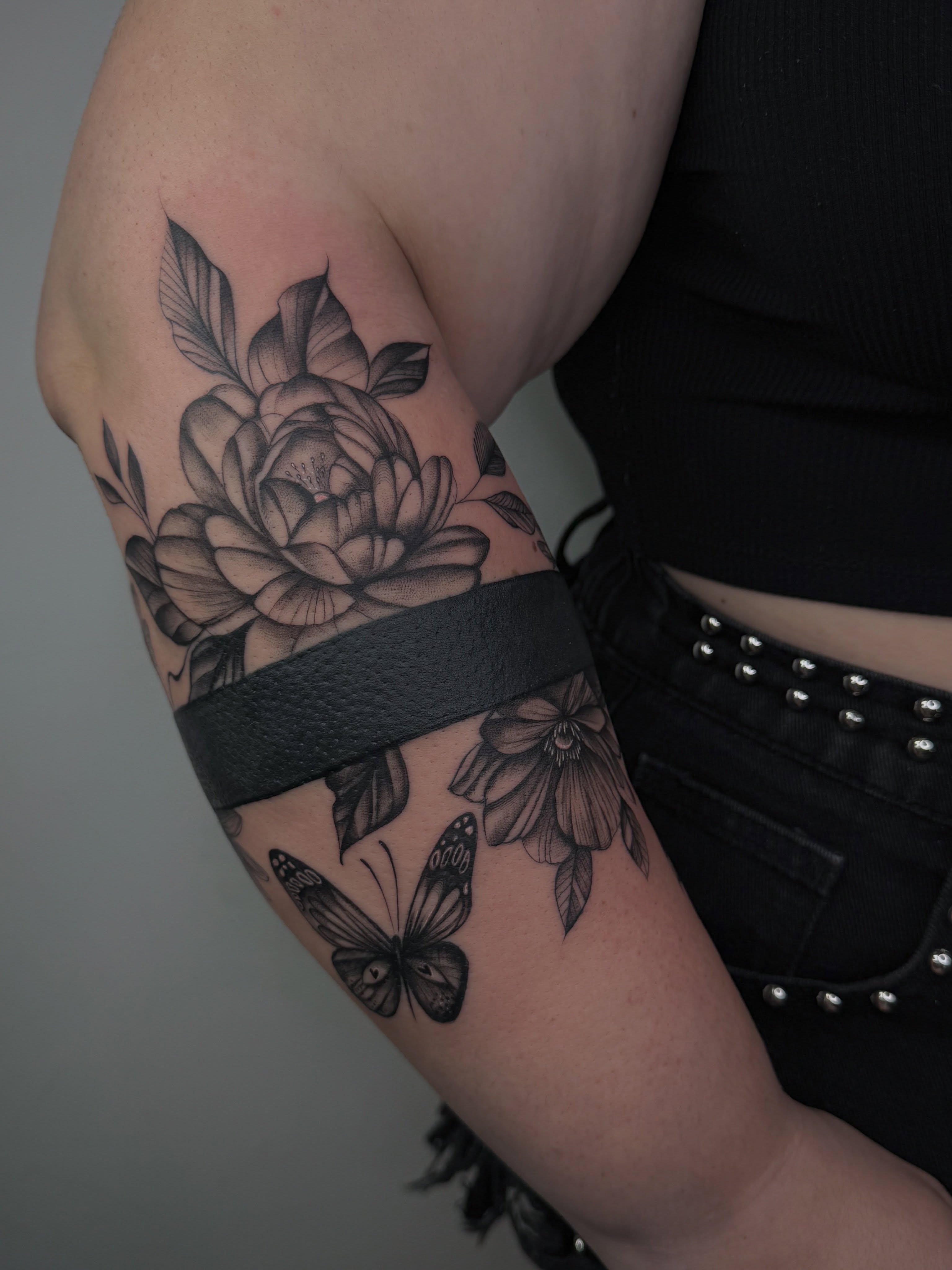 Tattoo by @ermetica_tattoo — black_and_grey, realism