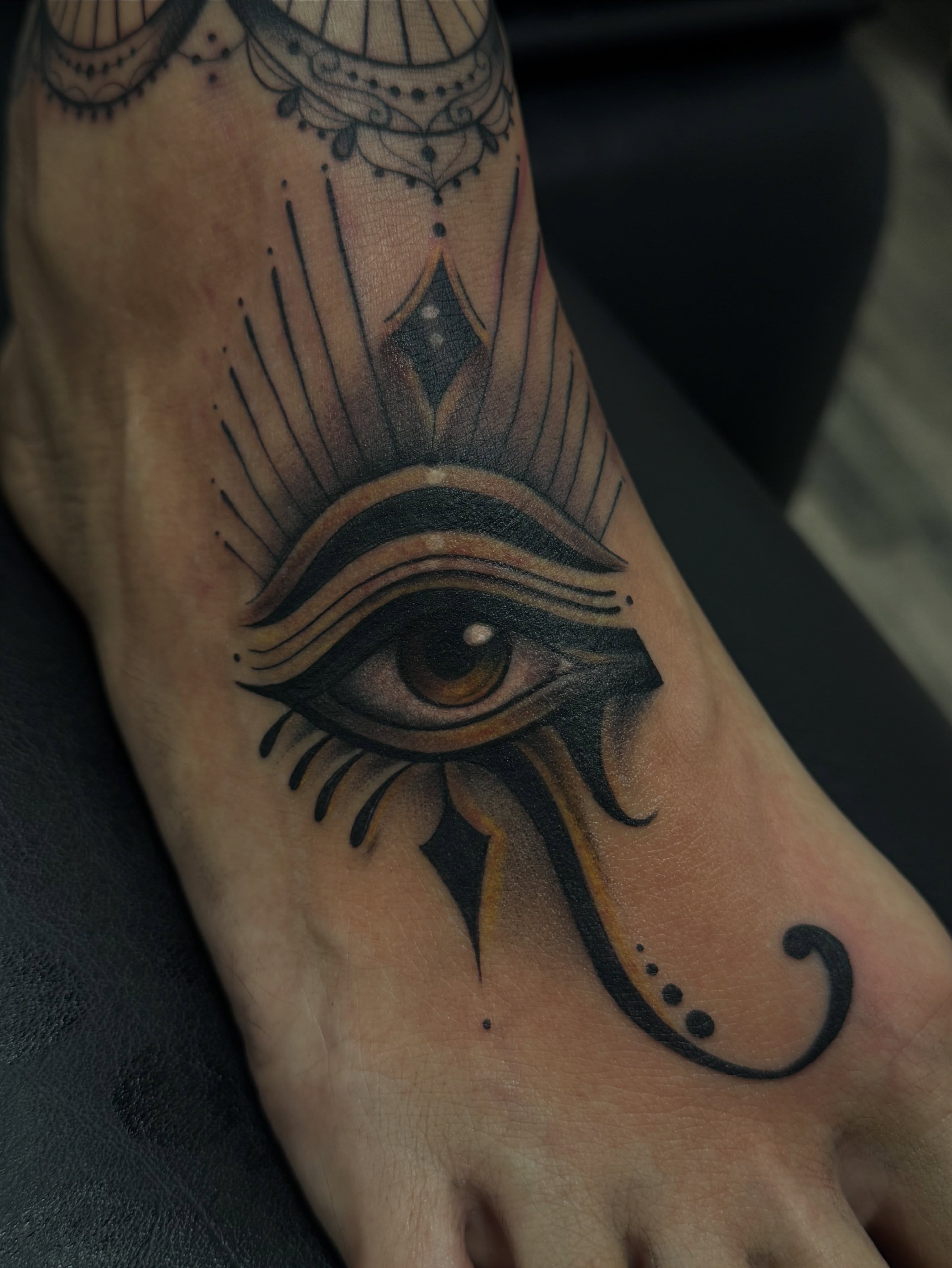 Tattoo by @ermetica_tattoo — black_and_grey