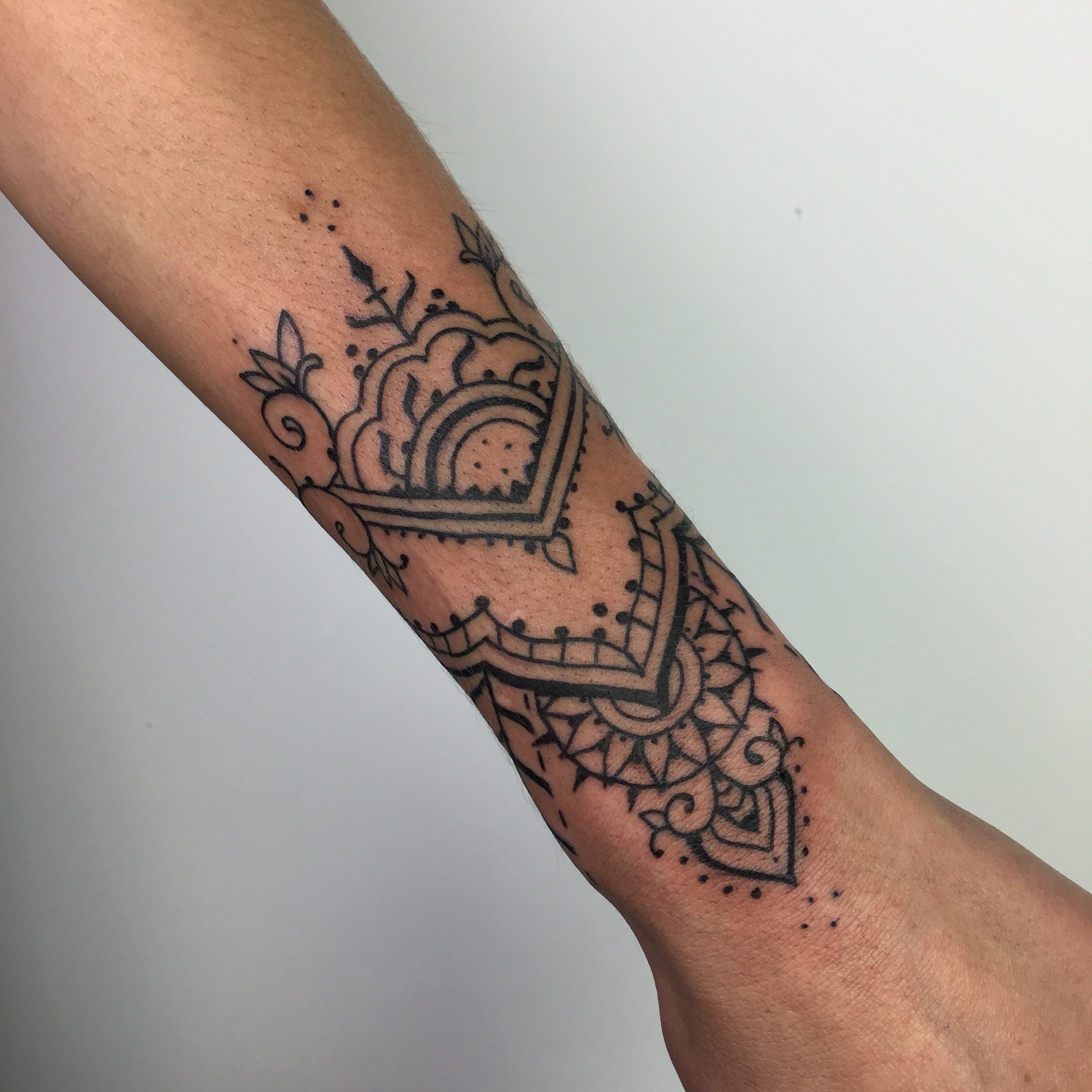 Tattoo by @daverodrigueztattoos — dotwork, geometric