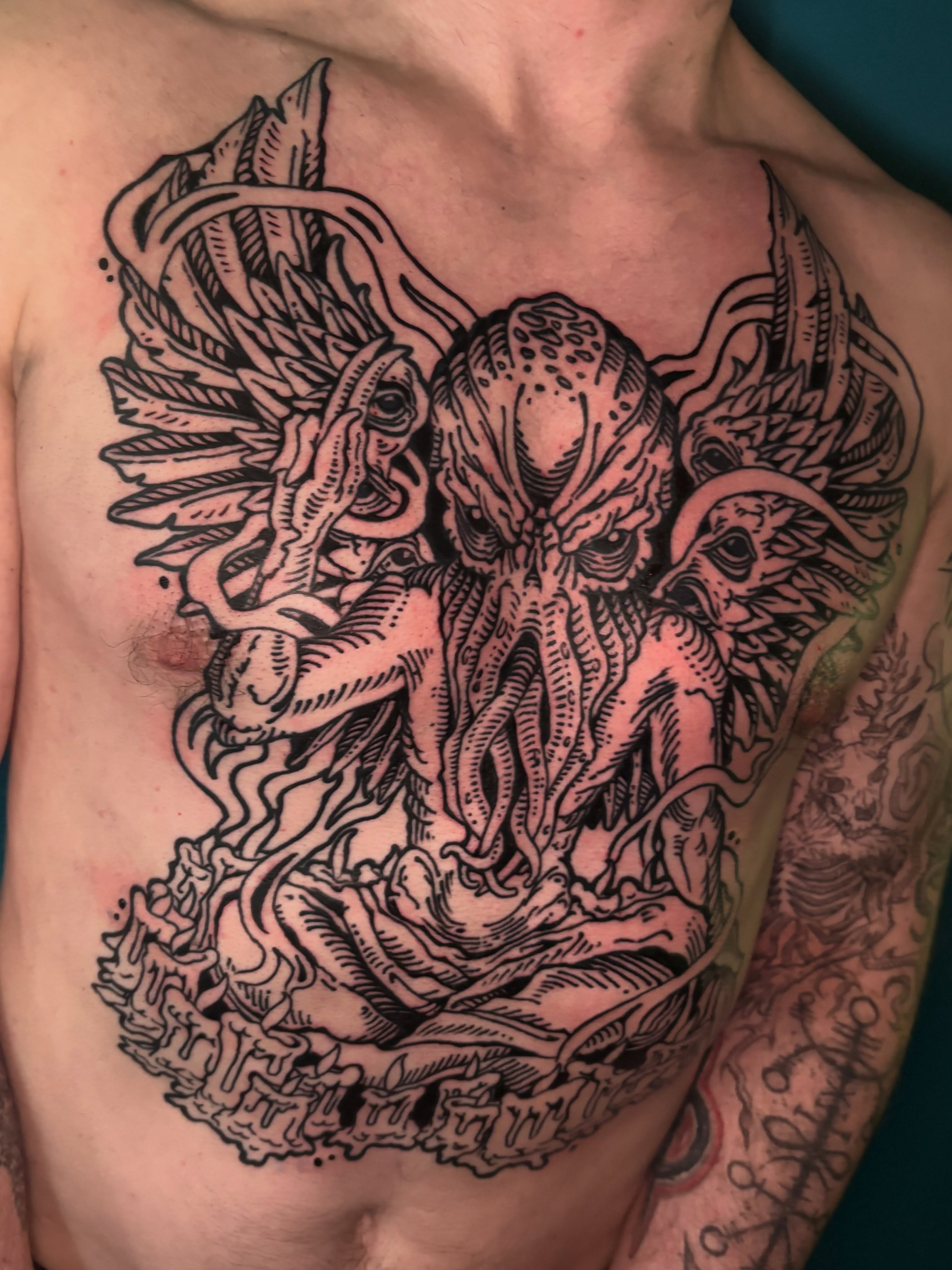 Cthulhu dark realism tattoo on the chest by 𝕵𝖊𝖗𝖊𝖒𝖞 𝕻𝖚𝖗𝖈𝖊𝖑𝖑