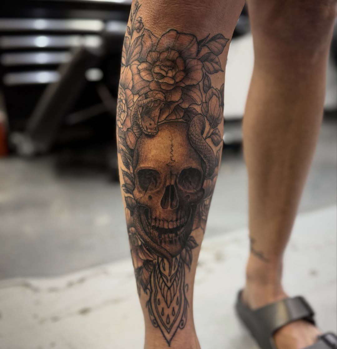 Skull and roses realism tattoo on the calf by steven