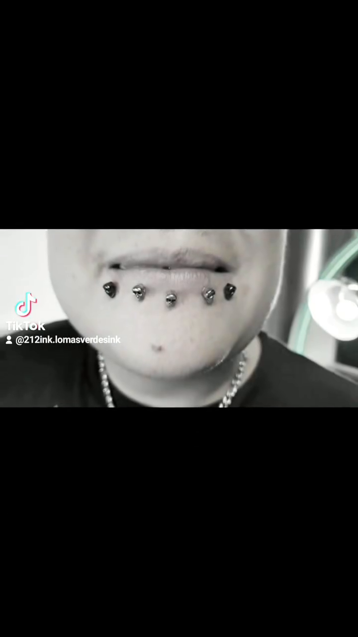 Lip piercings and dots tattoo on the head by Tatuajes Betto Ink Tattoo
