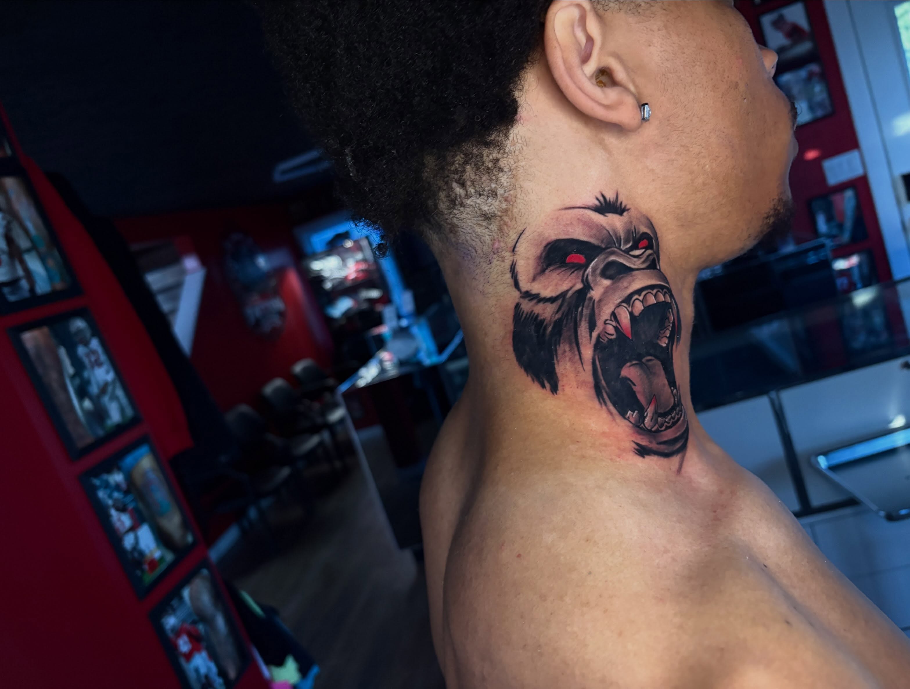 Gorilla realism tattoo on the neck by Art Plug