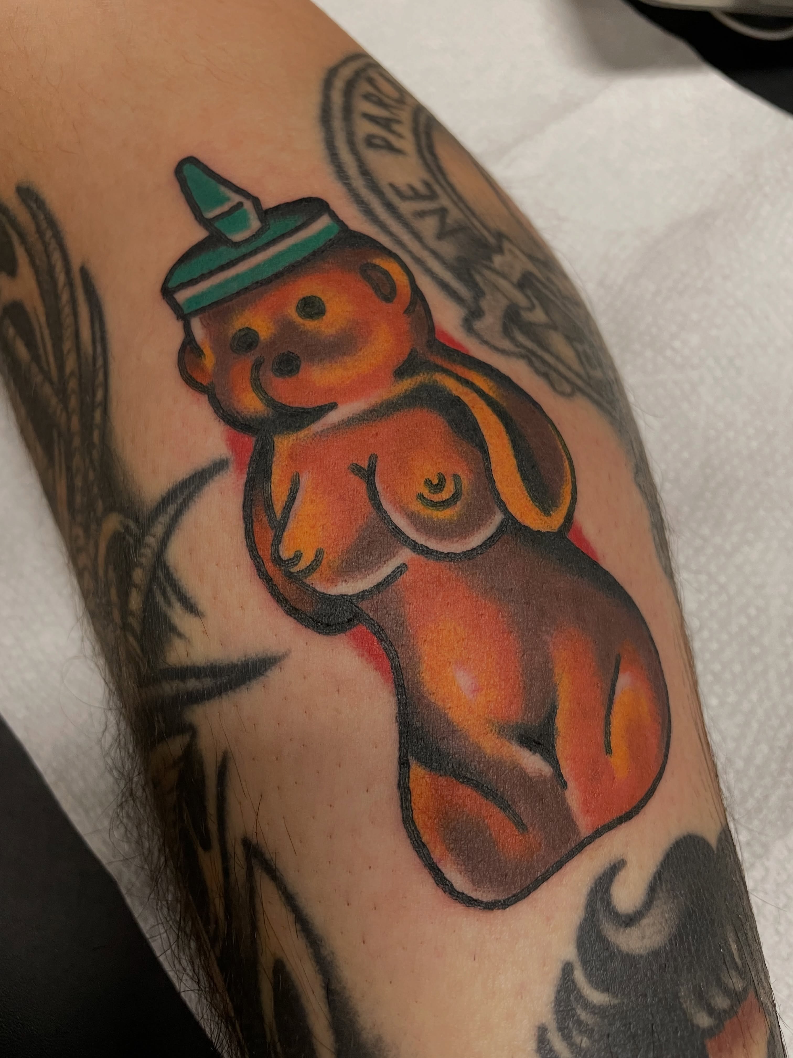 Bear American traditional tattoo on the forearm by @pizzabref