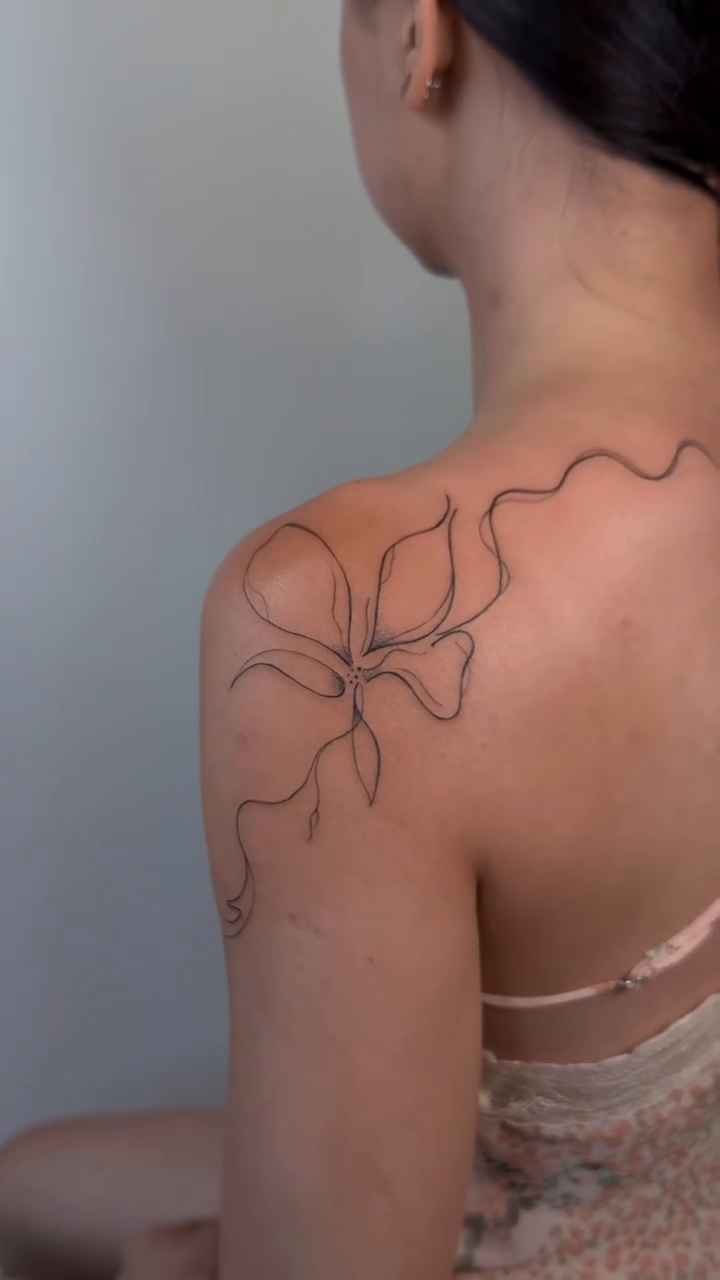 Tattoo by @vikabenito_tattoo — fine_line