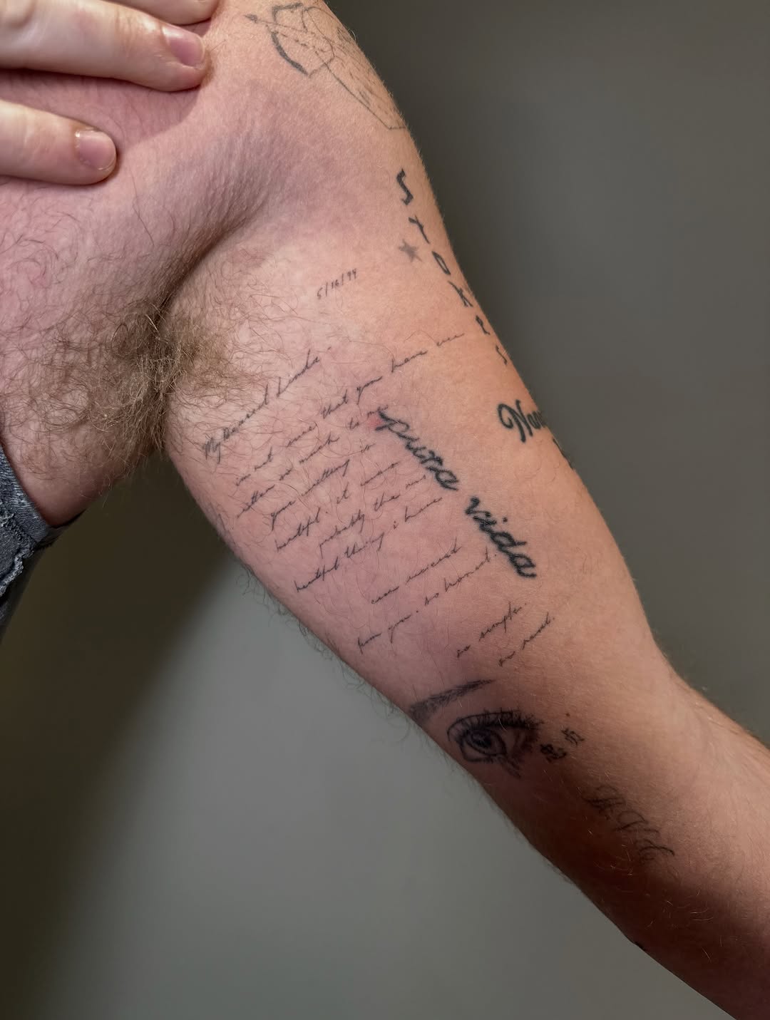 Handwritten letter and eye lettering tattoo on the forearm by @taravychi